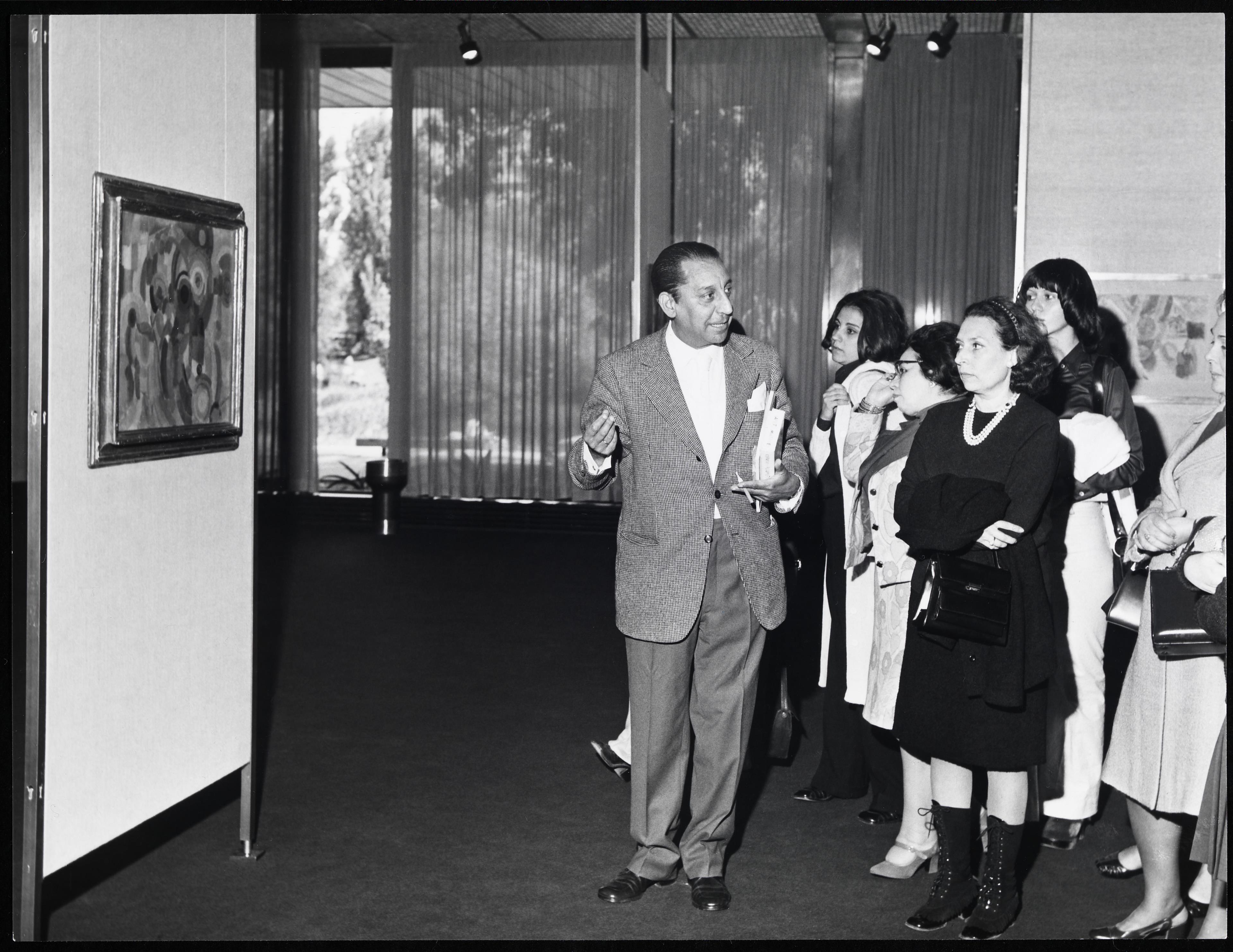 Visita guiada. Mário de Oliveira (à esq.)