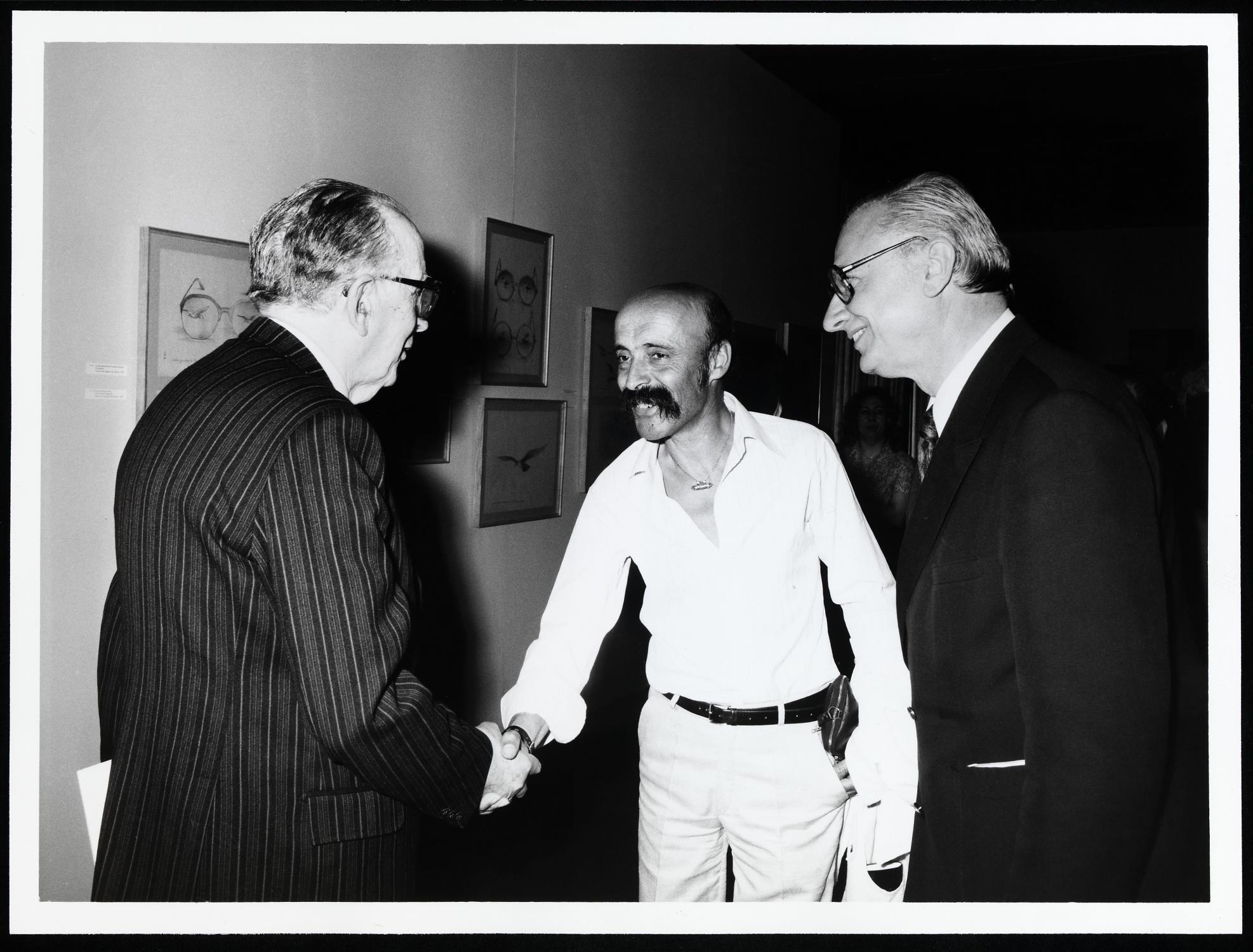 José Azeredo Perdigão (à esq.), o artista Costa Pinheiro (ao centro) e José Sommer Ribeiro (à dir.)