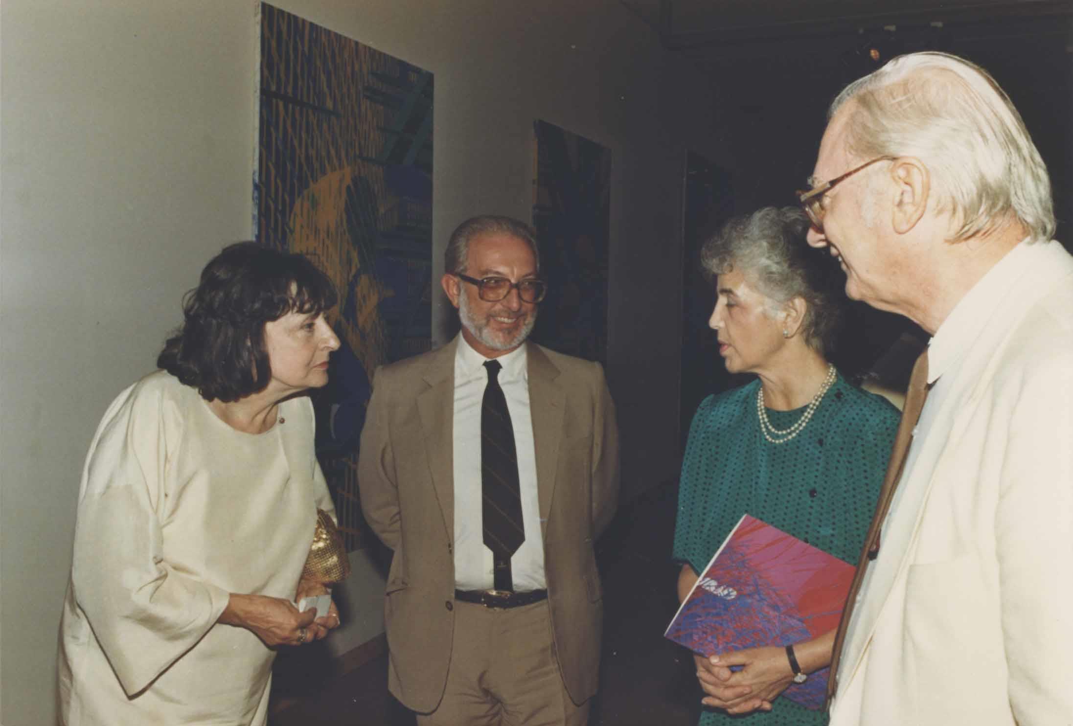 Artista Titina Maselli (à esq.) Pedro Tamen (ao centro), Madalena de Azeredo Perdigão e José Sommer Ribeiro (à dir.)