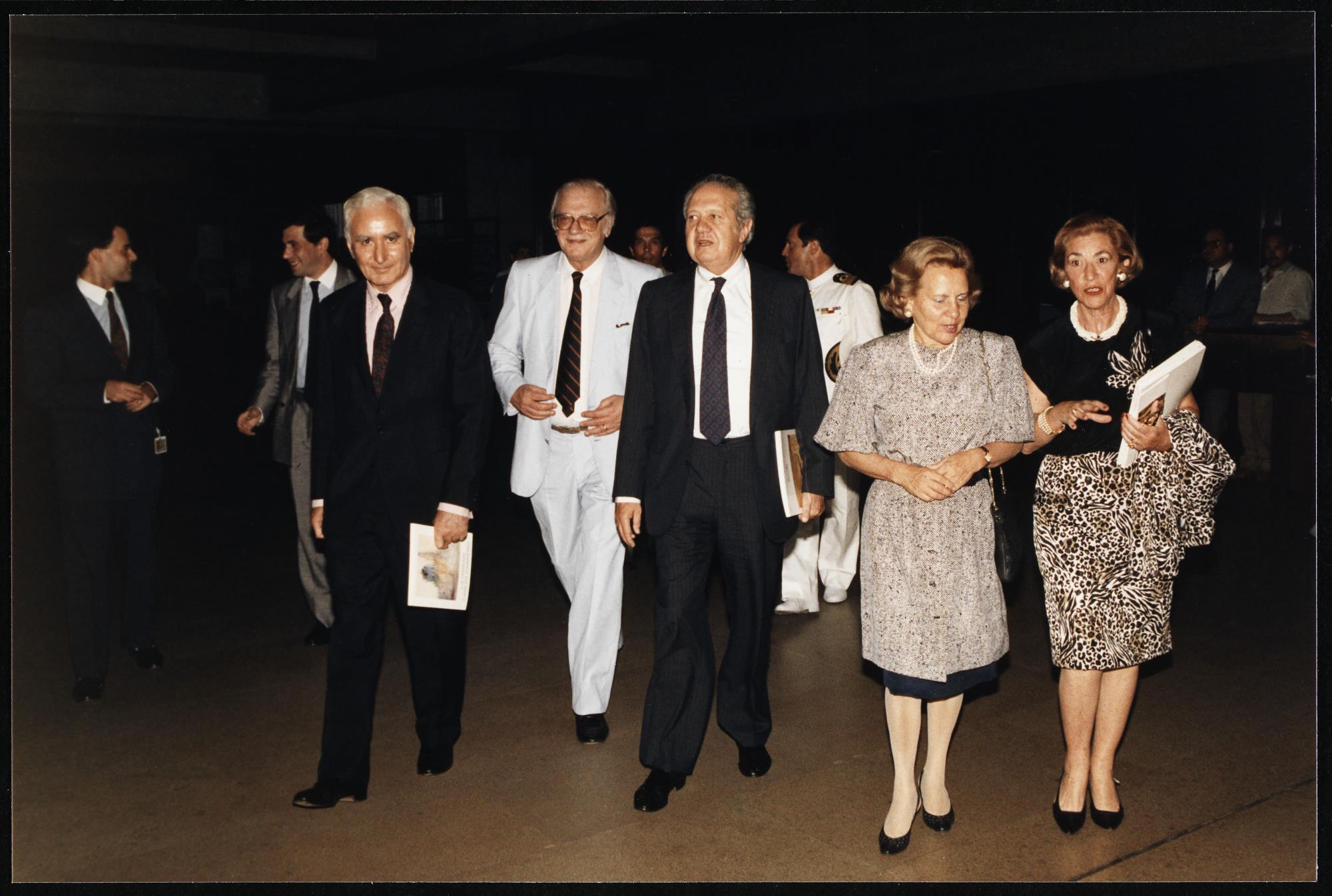 José Sommer Ribeiro (à esq.), presidente da República Mário Soares (ao centro) e Maria Barroso (à dir.)