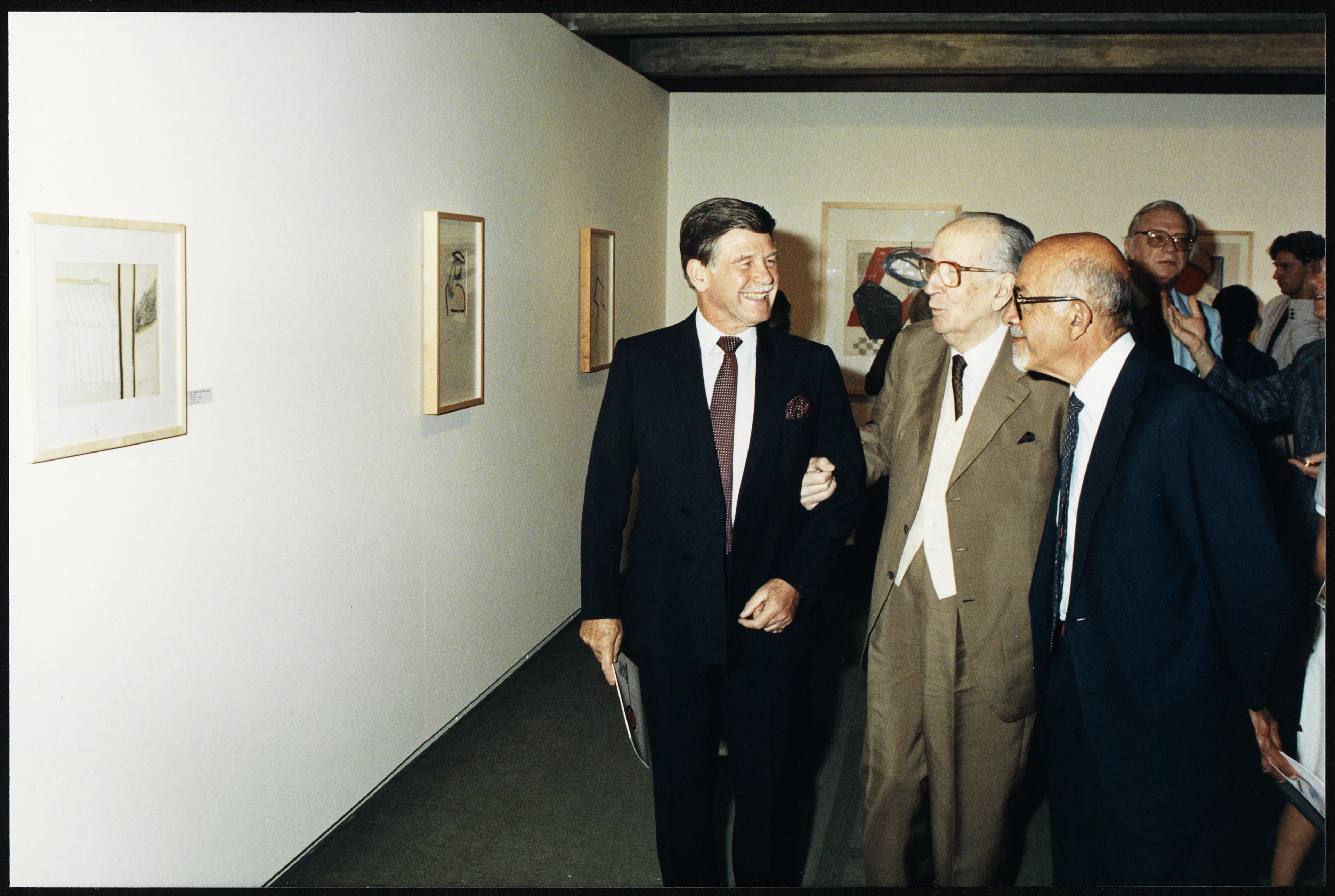 José de Azeredo Perdigão, Roberto Gulbenkian (à dir.) e José Sommer Ribeiro (atrás, à dir.)