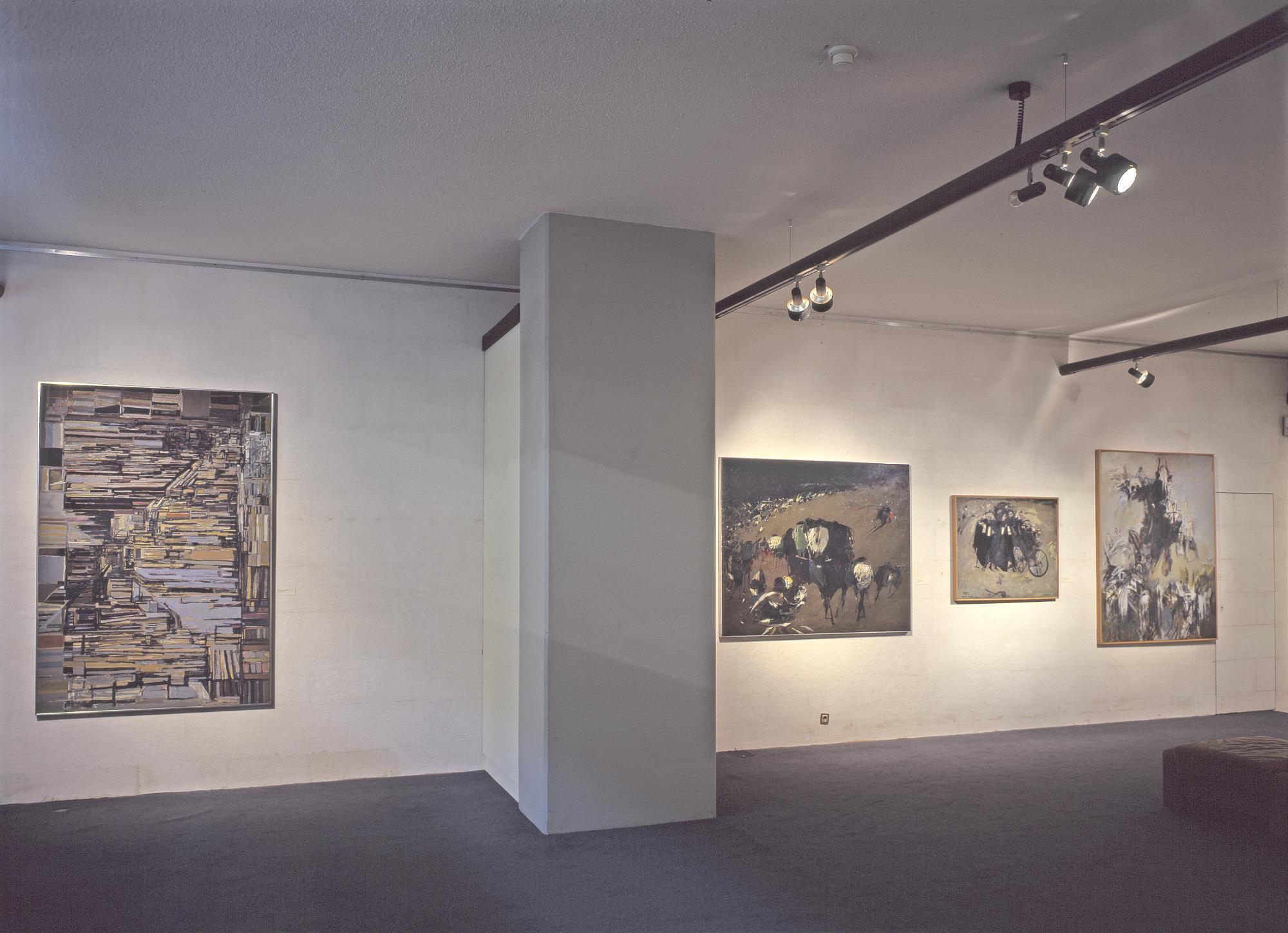 «Les Degrés», 1964, de Vieira da Silva (à esq.); «Cena na Praia», 1959-60, «Cegos de Madrid», 1957-59, e «D. Quixote e os Carneiros», 1961-63, de Júlio Pomar (à dir.)