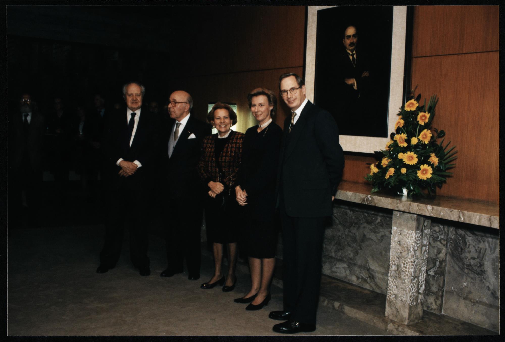 Visita oficial. Mário Soares, presidente da República Portuguesa, e António de Arruda Ferrer Correia (à esq.), Maria Barroso (ao centro), Ricardo Alexandre Valter Jorge e Brigite Van Deus (à dir.)