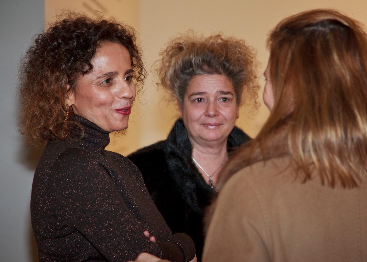 Beatriz Milhazes (à esq.) e Cristina Sena da Fonsca (ao centro)