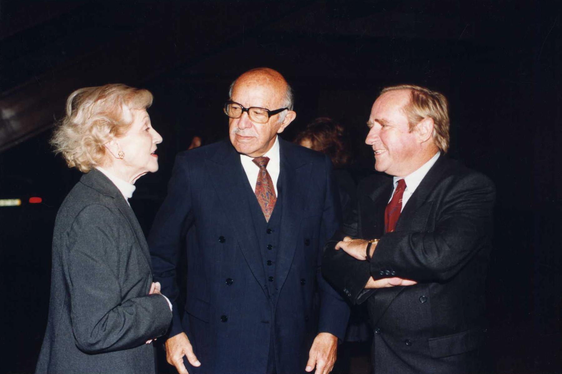 Robert Gulbenkian (ao centro)