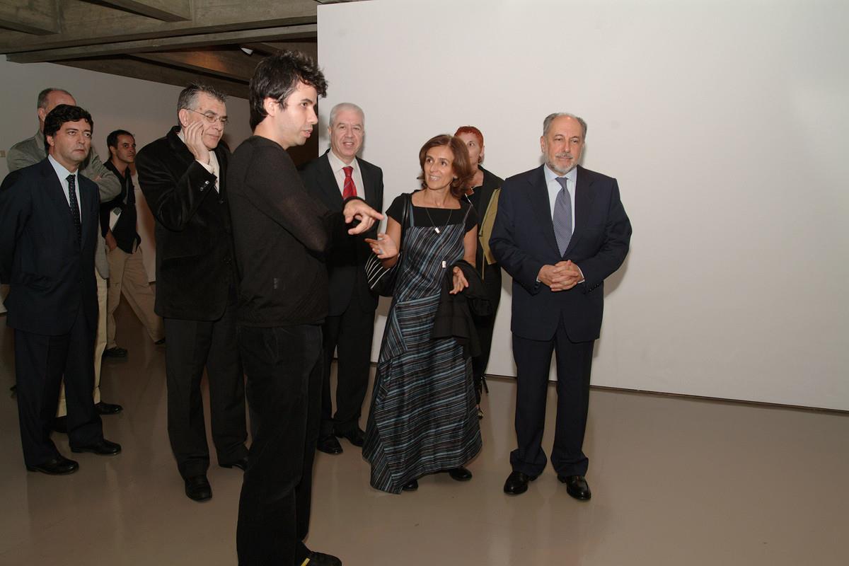 Jorge Molder (atrás, à esq.), Fernando Teixeira dos Santos e Leonor Nazaré (atrás, ao centro) e Rui Vilar (à dir.)