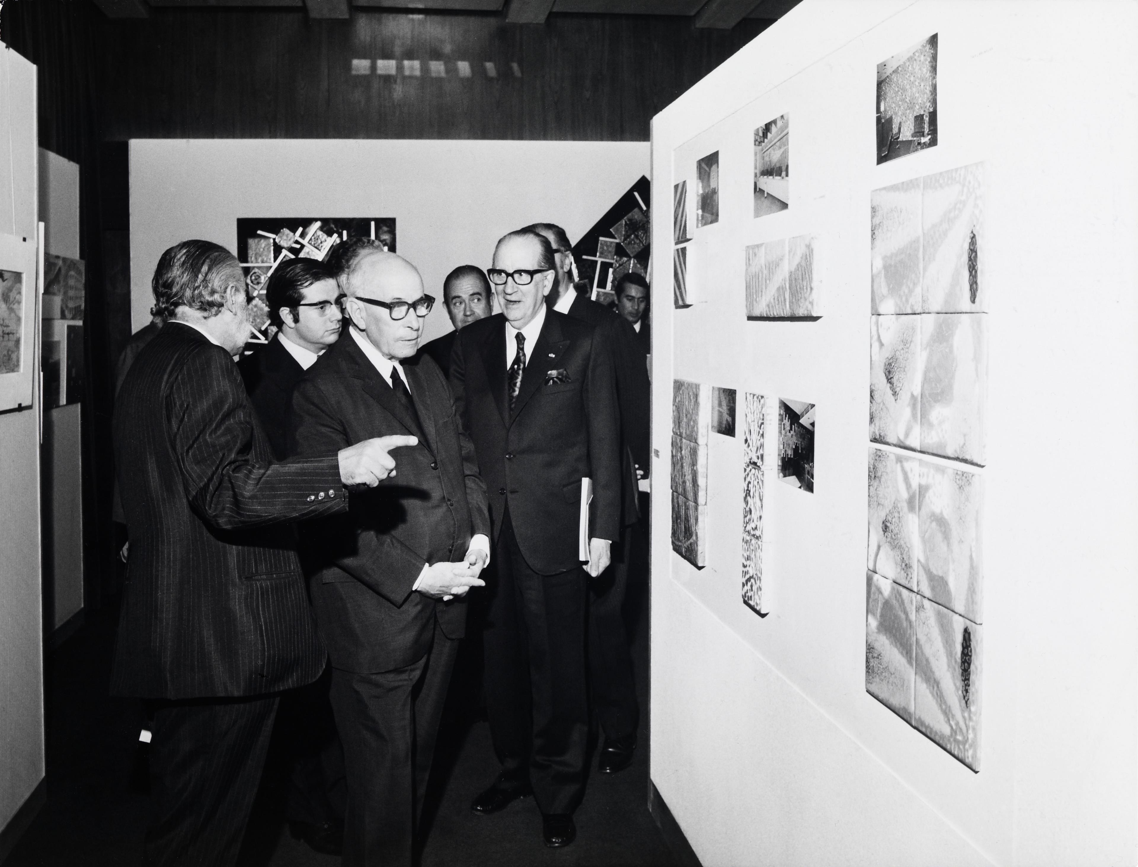 Américo Tomás, presidente da República Portuguesa (ao centro) e José de Azeredo Perdigão (à dir.)