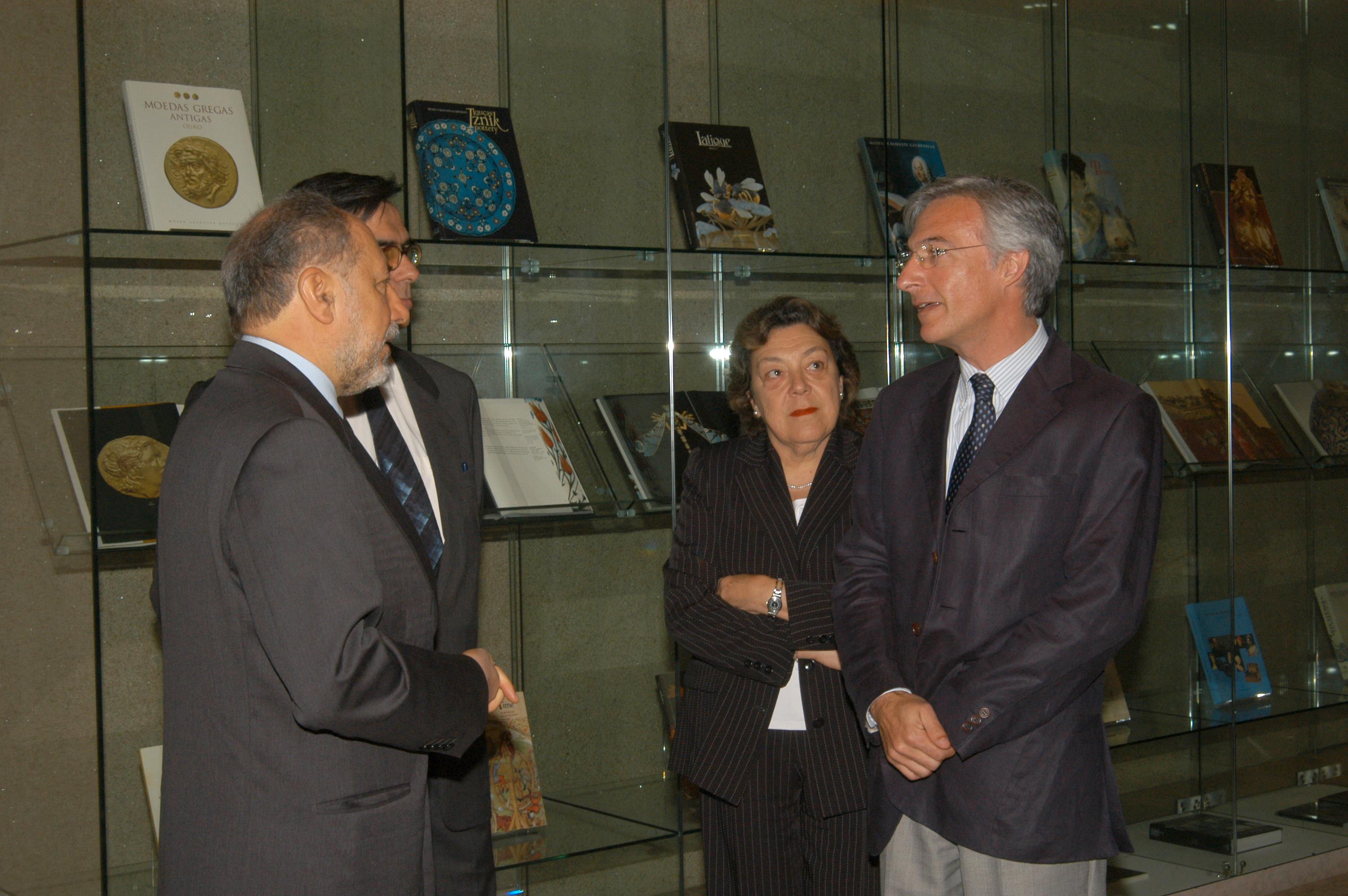Emílio Rui Vilar (à esq.), João Castel-Branco Pereira (atrás à esq.) e João Carvalho Dias (à dir.)