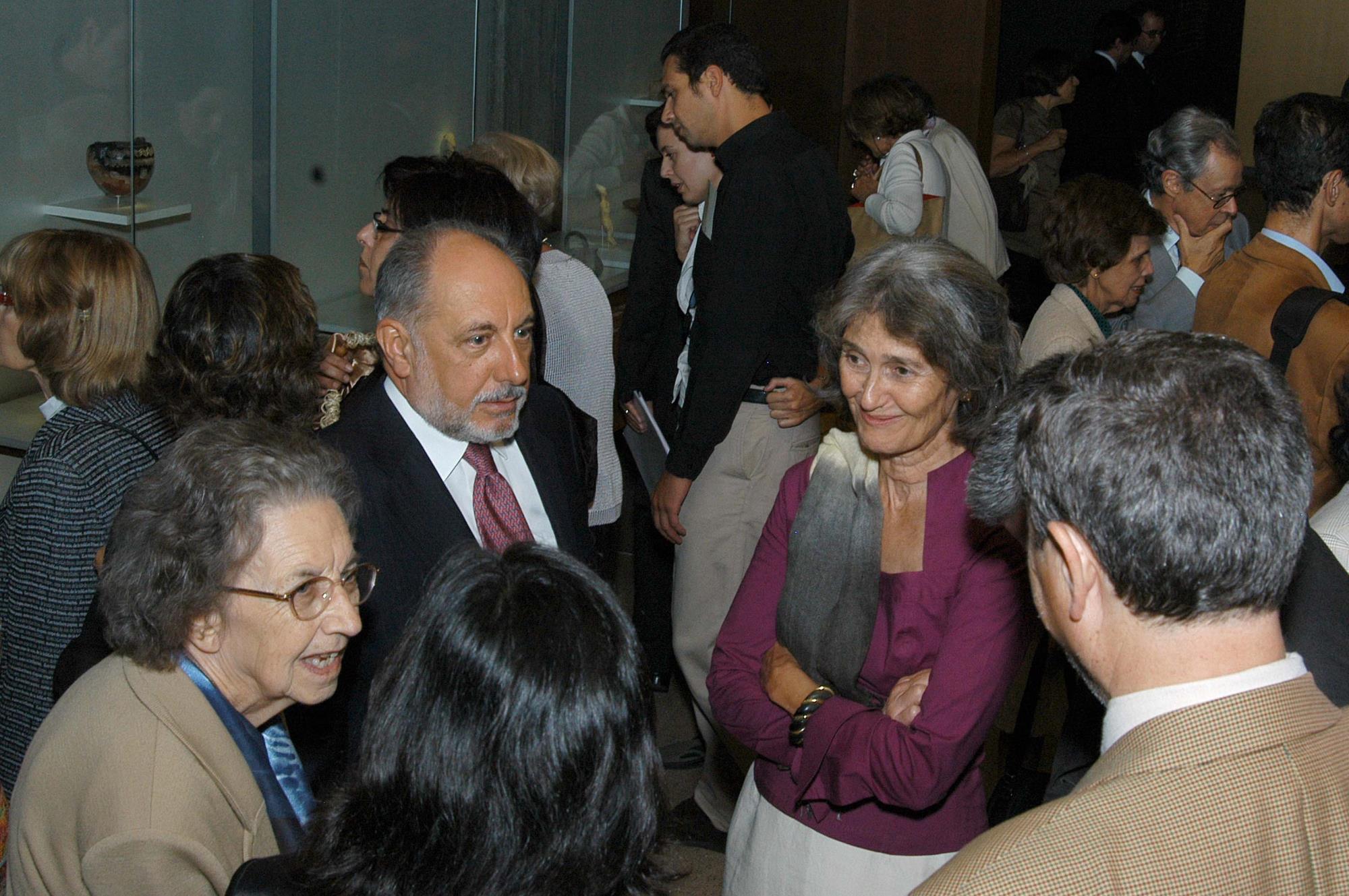 Emílio Rui Vilar e Teresa Gouveia (ao centro)