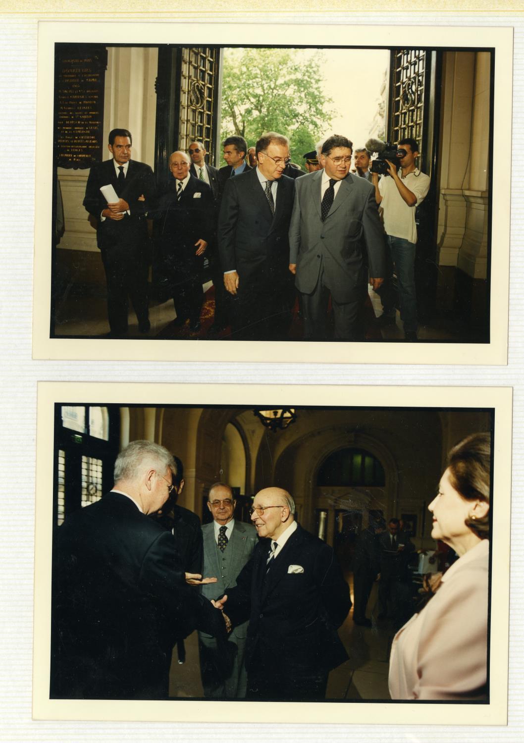 Fotografias em álbum da inauguração da exposição e da conferência «Vasco da Gama et l'Inde»