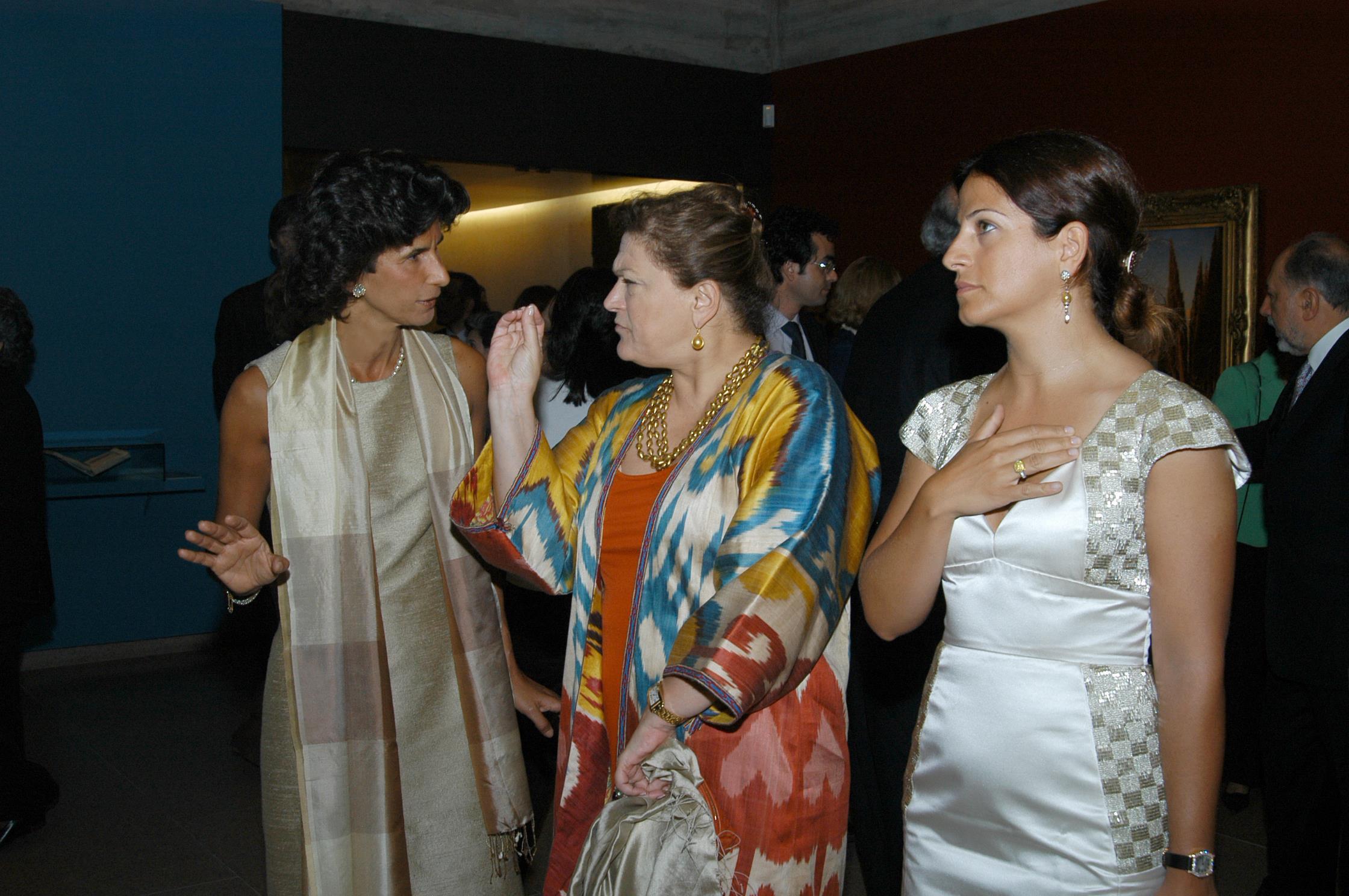 Luísa Sampaio (à esq.) e Güler Sabanci (ao centro)