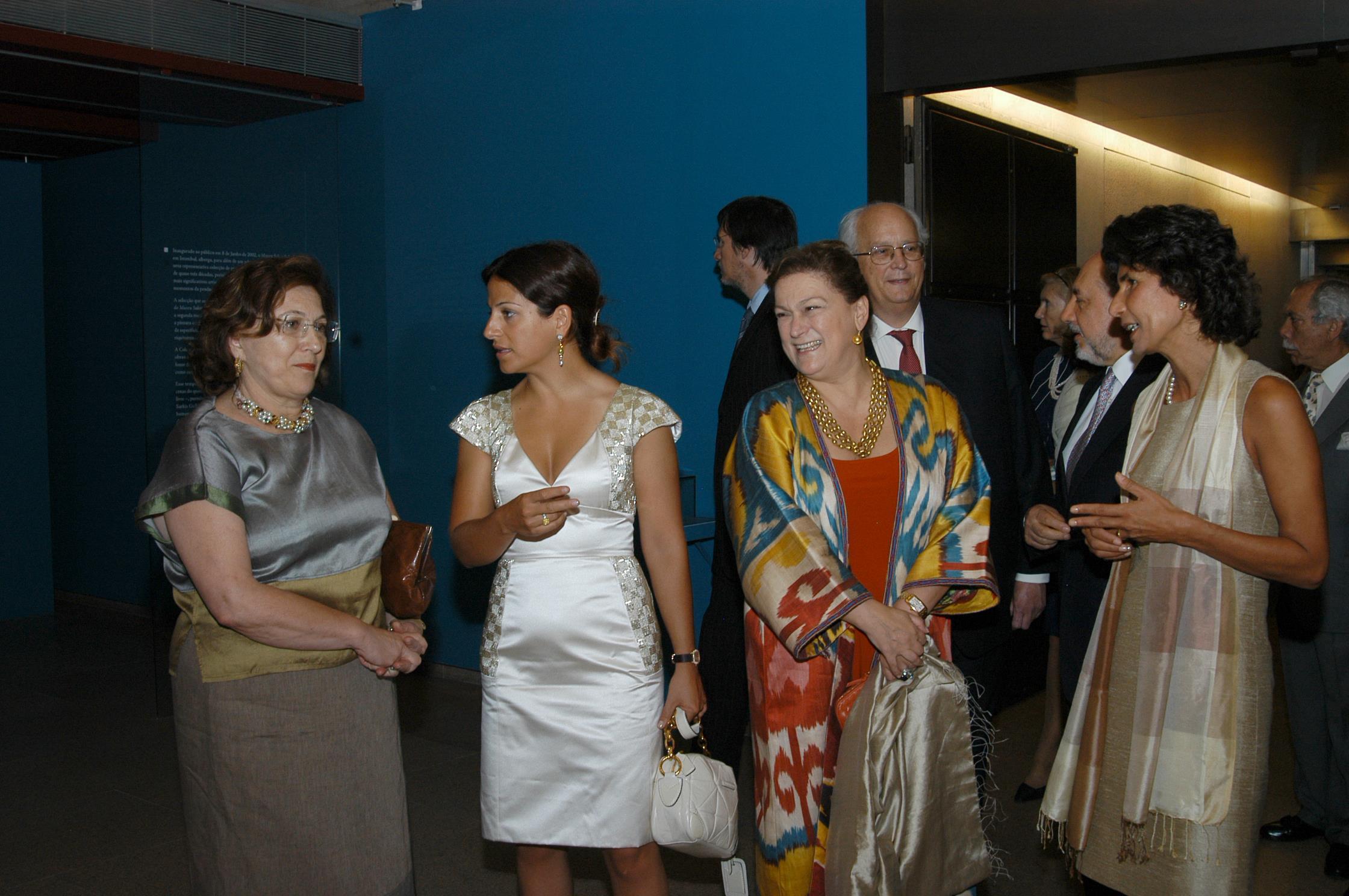 Nazan Ölçer (à esq.), Güler Sabanci (ao centro, à dir.) e Luísa Sampaio (à dir.)