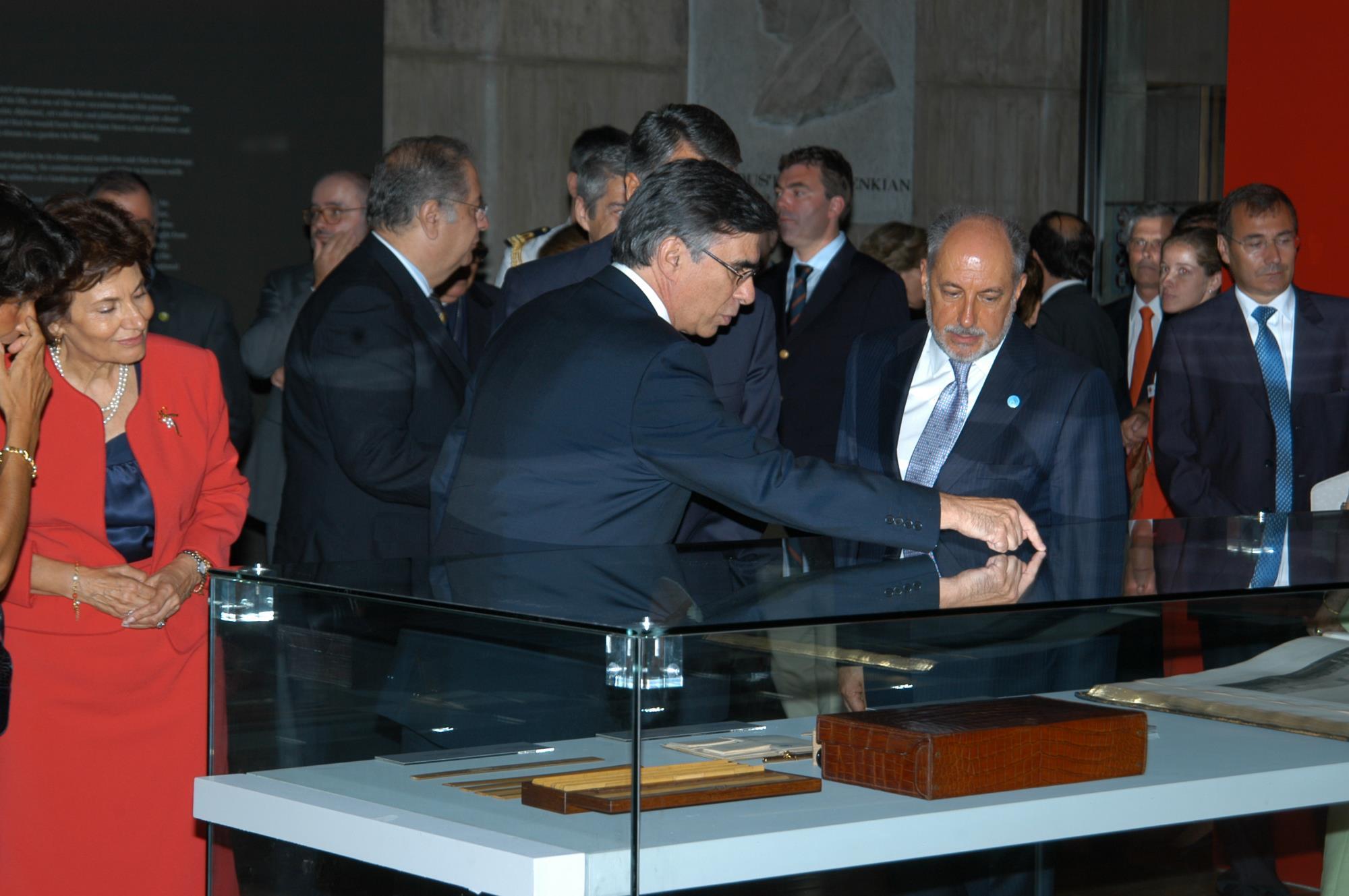 Maria Cavaco Silva (à esq.), João Castel-Branco Pereira e Emílio Rui Vilar (ao centro)