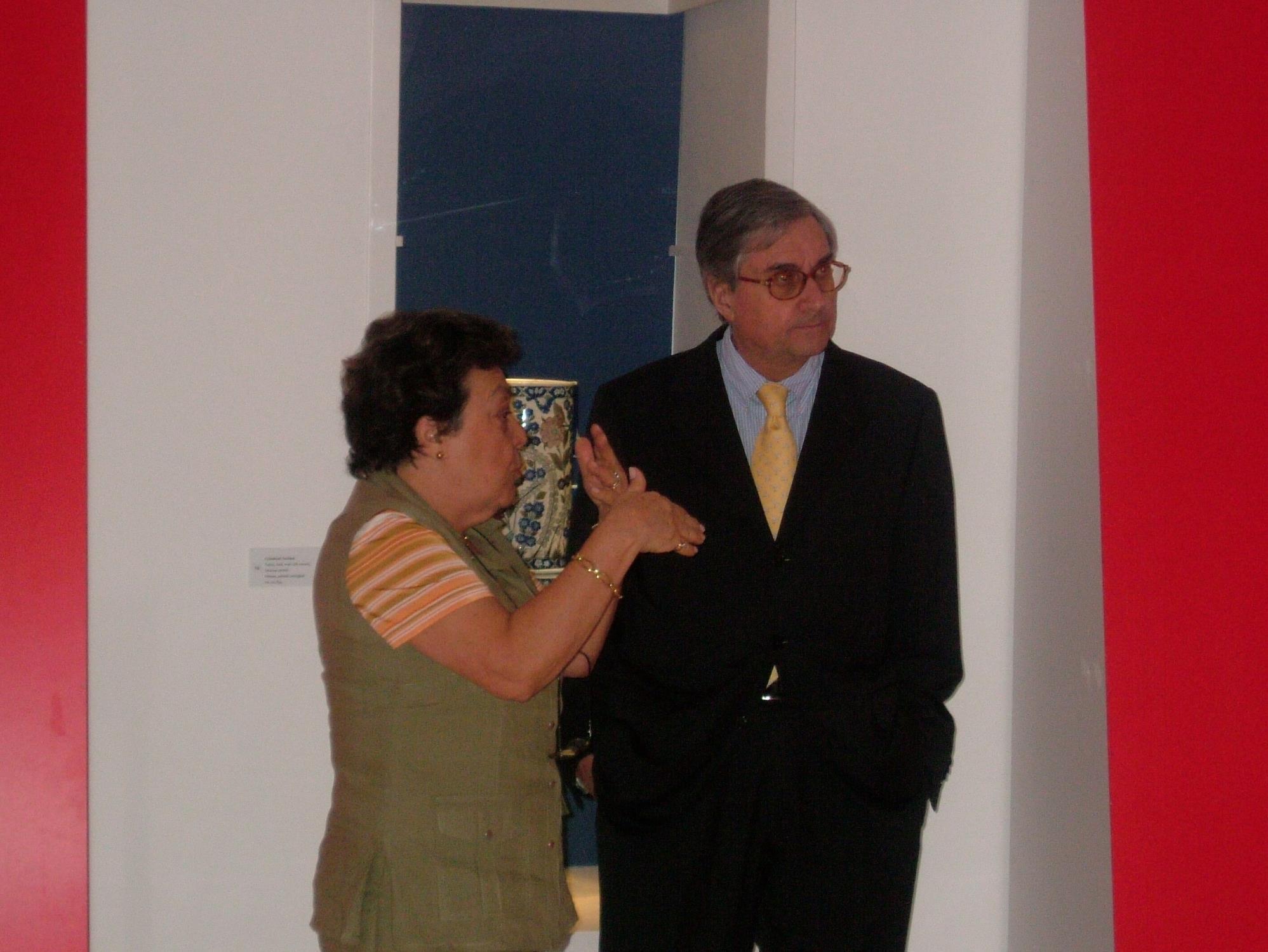 Pré-inauguração da exposição «Islamic Art in the Calouste Gulbenkian Museum». Maria Fernanda Passoa Leite (à esq.) e Eduardo Marçal Grilo (à dir.)