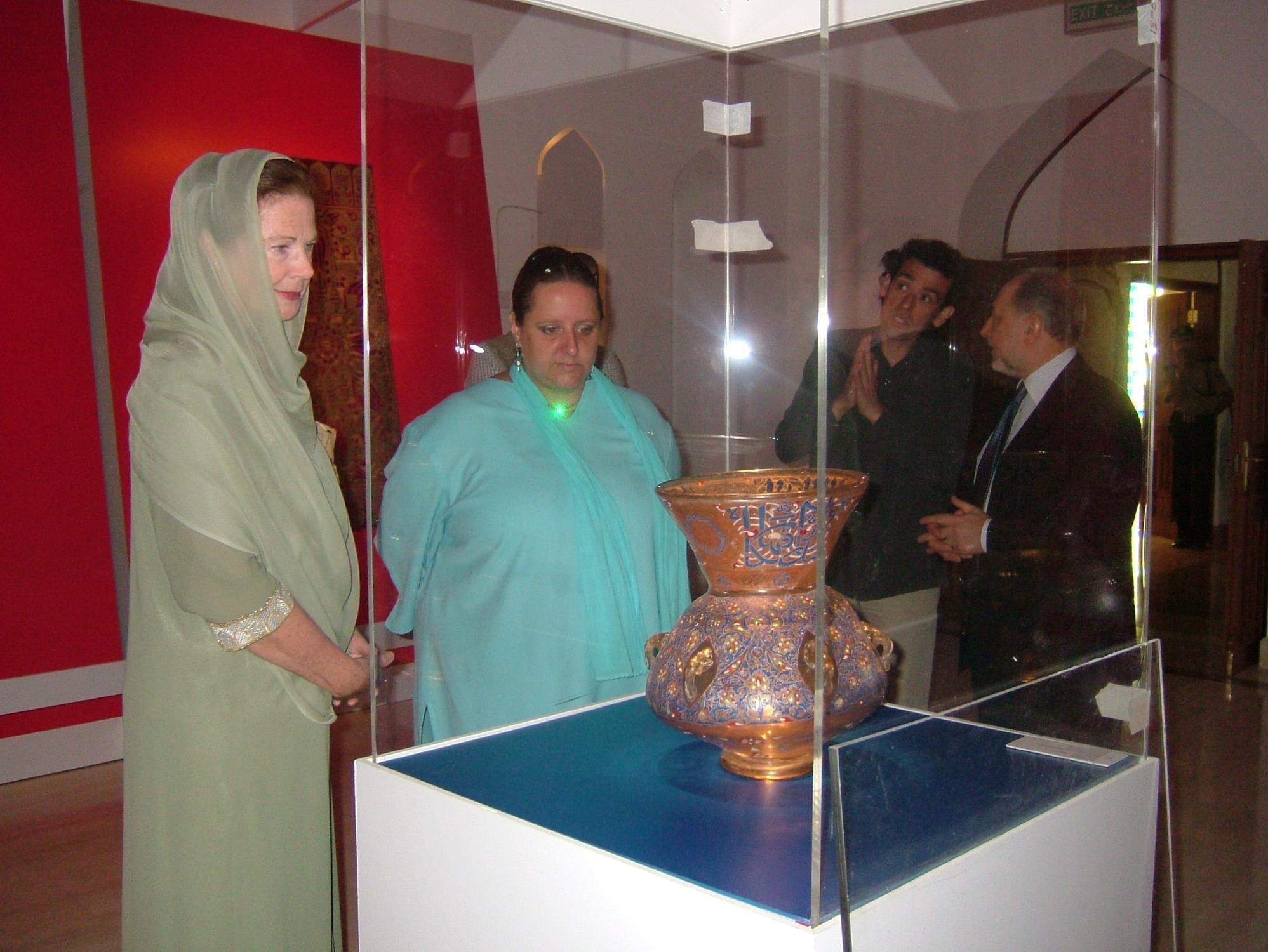 Pré-inauguração da exposição «Islamic Art in the Calouste Gulbenkian Museum». Mariano Piçarra e Emílio Rui Vilar (ao centro, à dir.)