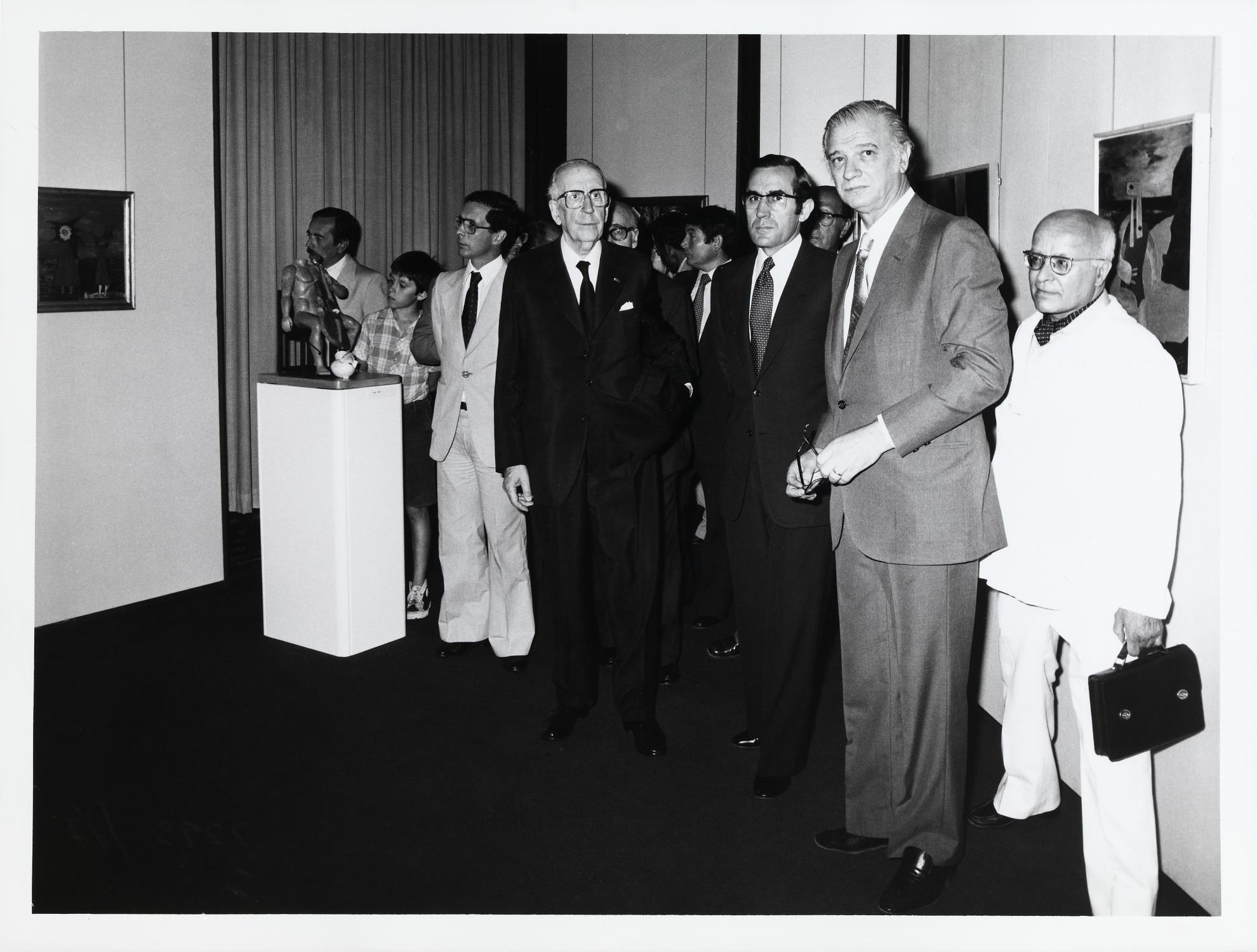 José Viana Baptista (à esq.), José de Azeredo Perdigão e António Ramalho Eanes, presidente da República Portuguesa (ao centro) e José Sommer Ribeiro (à dir.)