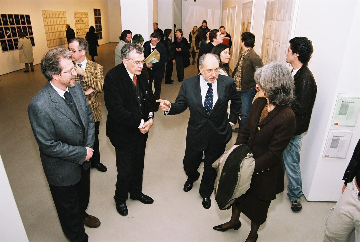 Jorge Molder (ao centro, à esq.) e Emílio Rui Vilar (ao centro, à dir.)