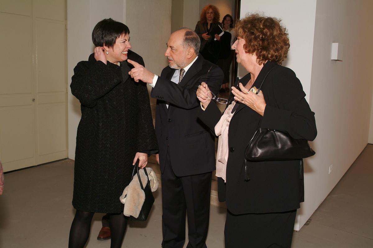 Isabel Carlos (à dir.), Emílio Rui Gouveia (ao centro) e Helena Almeida (à esq.)
