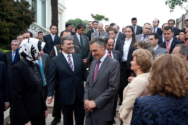 Hayrünnisa Gül (à esq.), Abdullah Gül, Aníbal Cavaco Silva (ao centro) e Maria Cavaco Silva (à dir.)