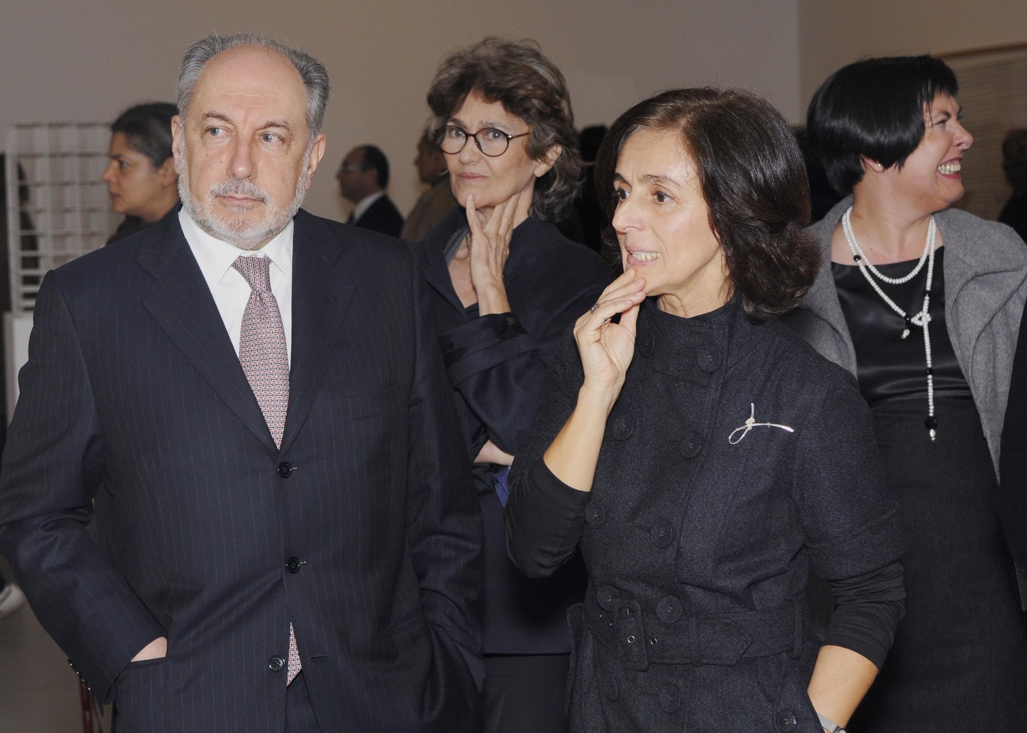 Emílio Rui Vilar (à esq.), Teresa Patrício Gouveia (ao centro) e Leonor Nazaré (à dir.), Isabel Carlos (atrás, dir.)