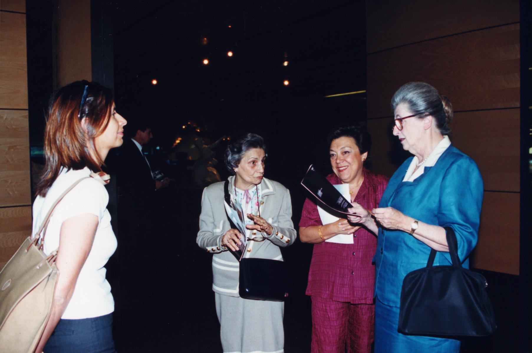 Maria Teresa Gomes Ferreira (à esq.) e Maria Fernanda Passos Leite (ao centro)