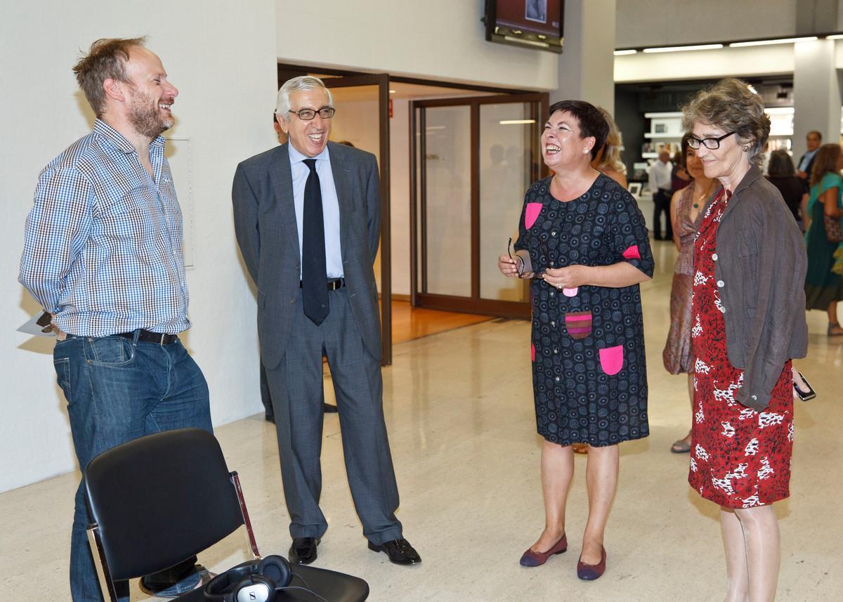 Gerard Byrne (à esq.), Artur Santos Silva (ao centro), Isabel Carlos (ao centro) e Teresa Gouveia (à dir.)