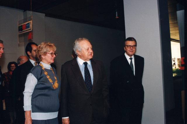 Mário Soares (ao centro)
