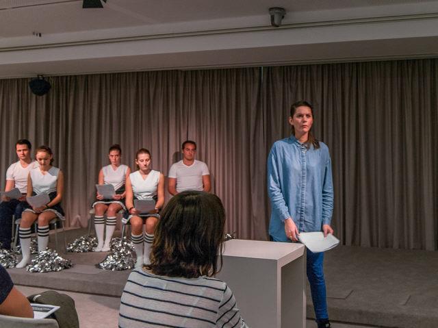 Performance «S», de António Contador. Julie Béna e Pom Pom Girls & Boys de l'ECE/Paris