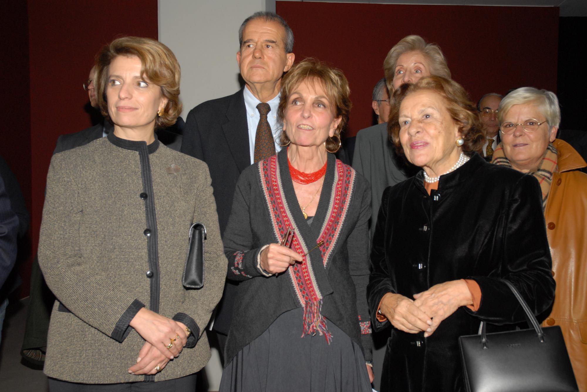 Isabel Alçada (à esq.), Paula Rego (ao centro), Maria Barroso (à dir.)