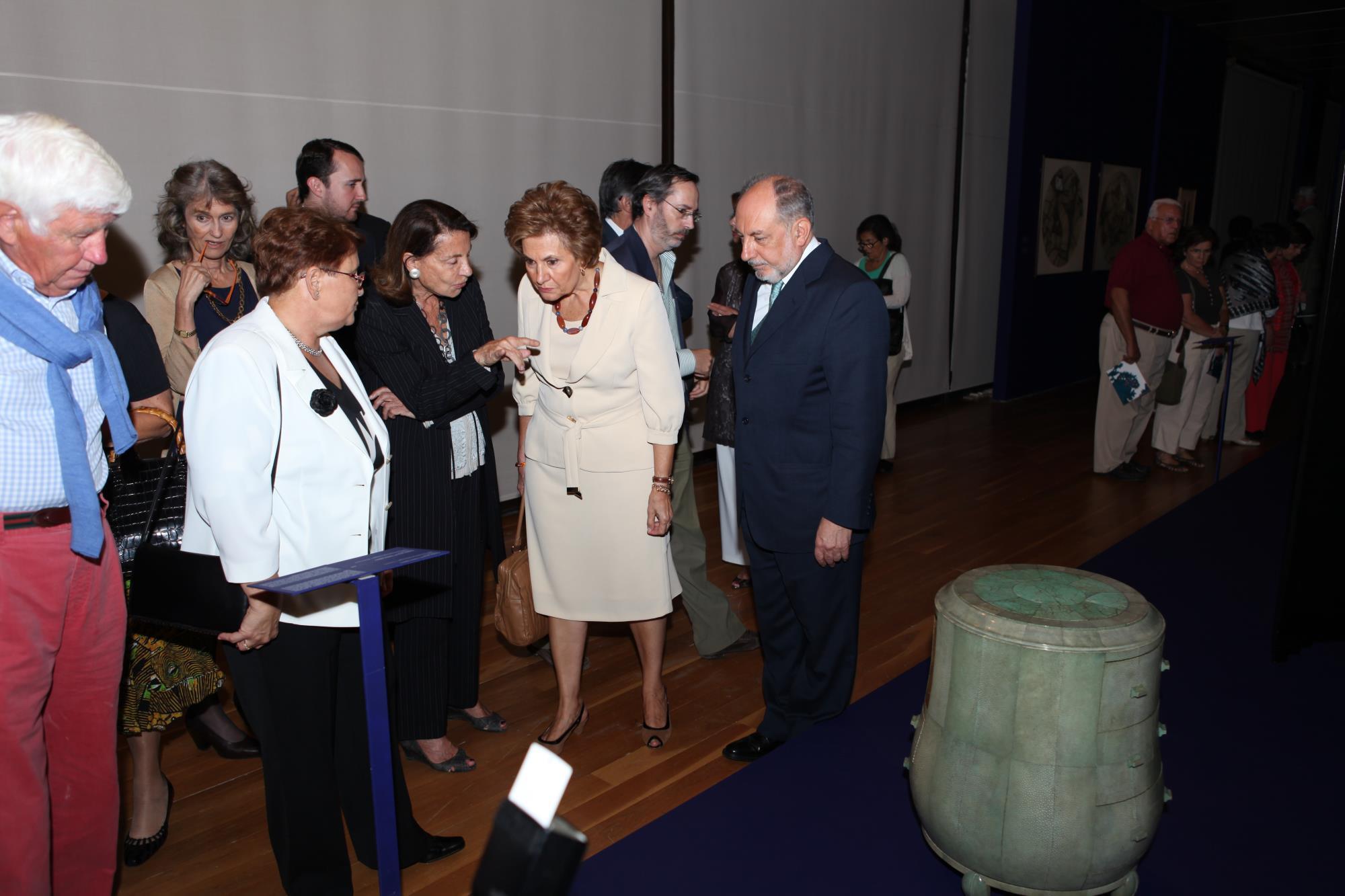 Maria Cavaco Silva, Emílio Rui Vilar (centro, esq.) e Teresa Patrício Gouveia (atrás)