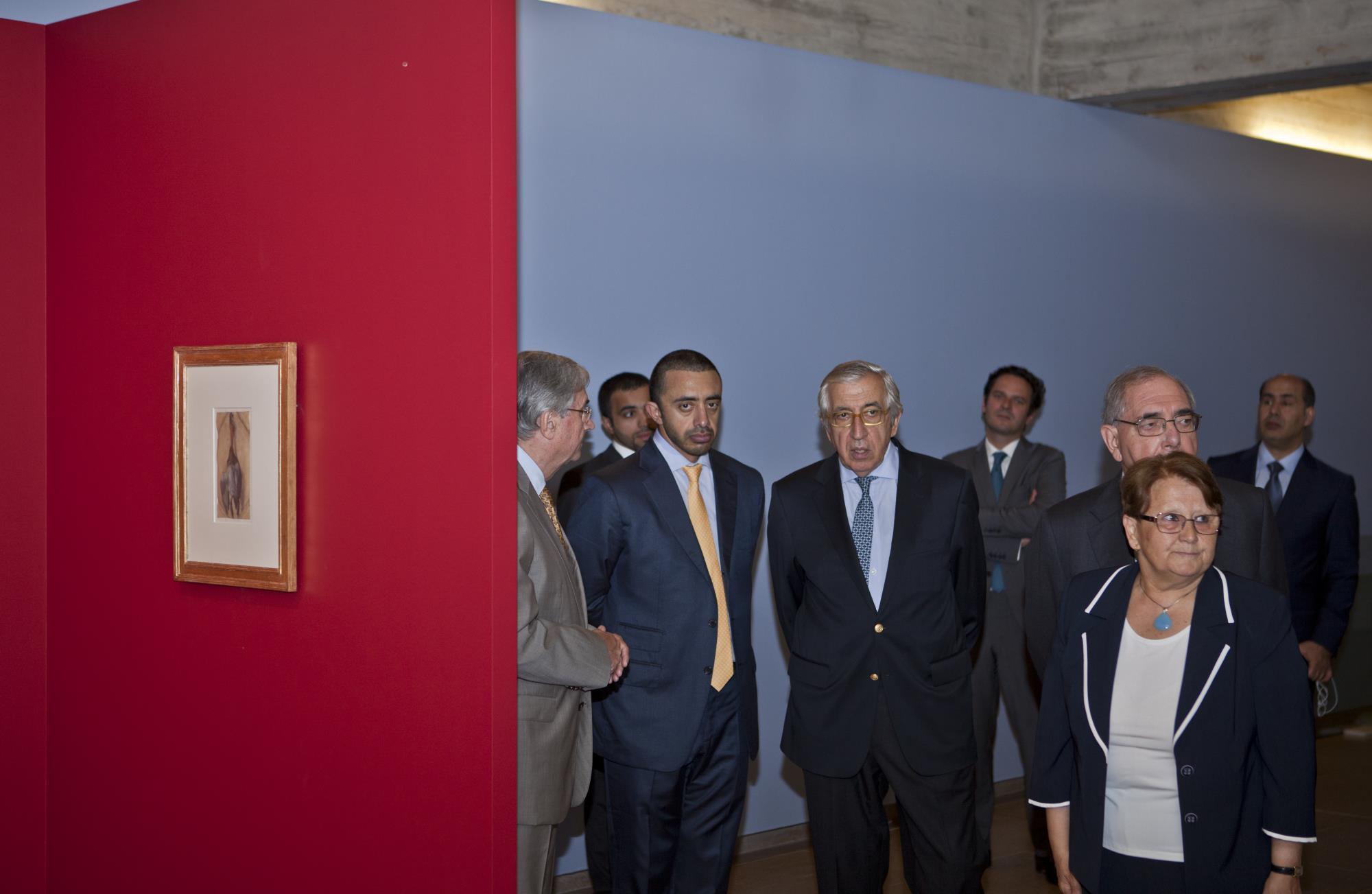 Visita oficial do ministro das Relações Exteriores e da Cooperação Internacional dos Emirados Árabes Unidos. Sheik Abdullah bin Zayed Al Nahyan (à esq.), Artur Santos Silva (ao centro), Manuela Fidalgo (à dir.)