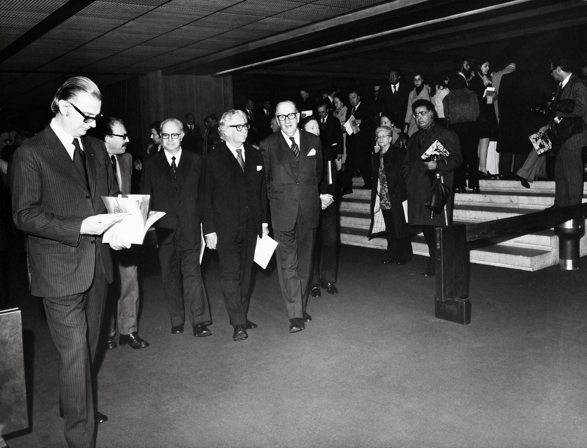 José Sommer Ribeiro (à esq.), Roberto Burle Marx e José de Azeredo Perdigão (ao centro)