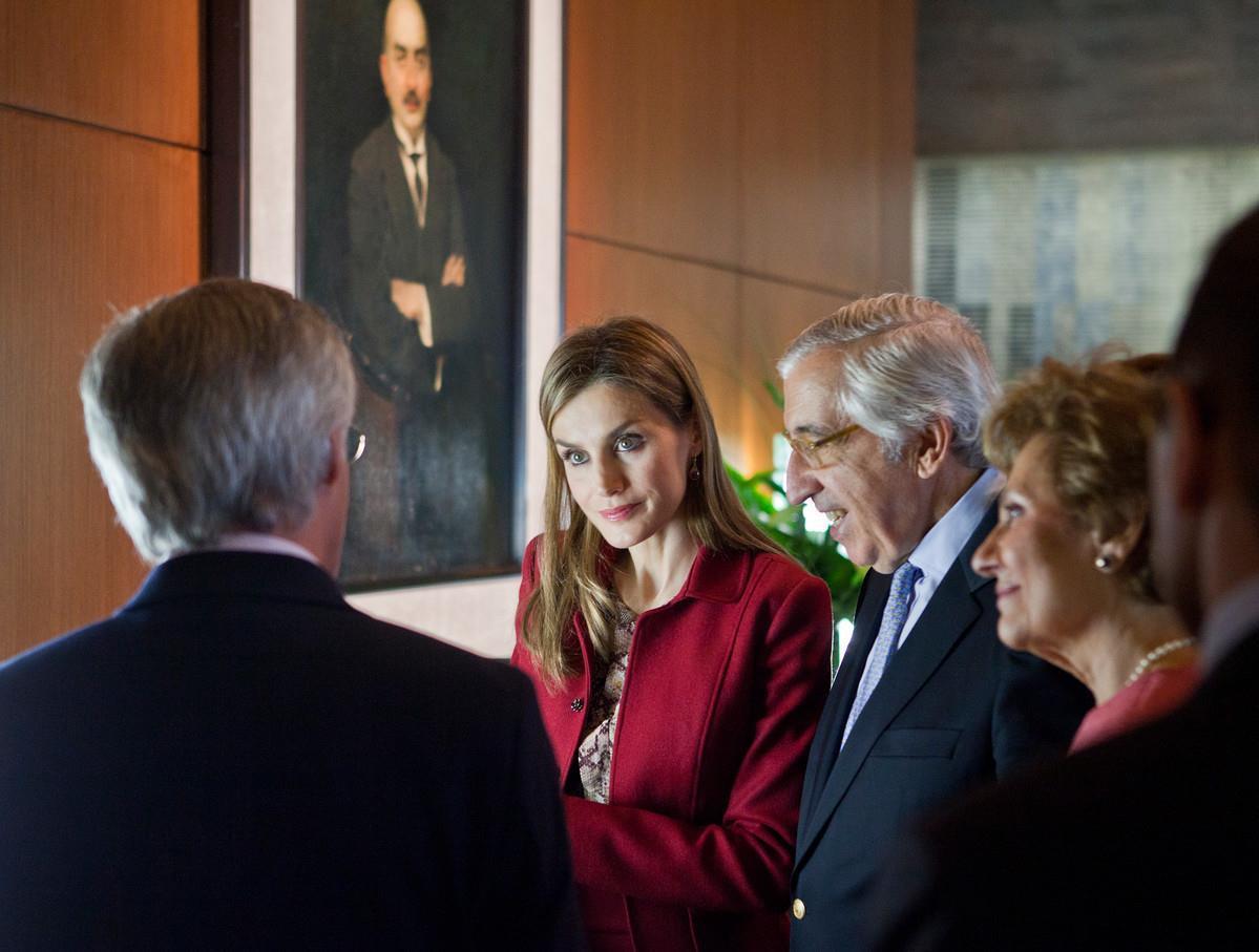 Visita oficial da Rainha de Espanha, Letizia Ortiz. Letizia Ortiz (à esq.), Artur Santos Silva (ao centro) e Maria Cavaco Silva (à dir.)