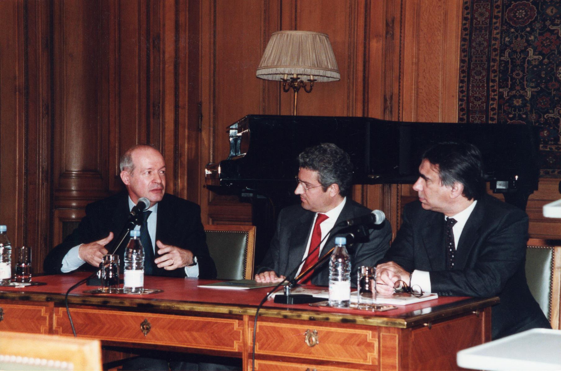Conferência de imprensa. Pierre Arizzoli-Clémentel, Francisco Bettencourt e João Castel-Branco Pereira (da esq. para a dir.)