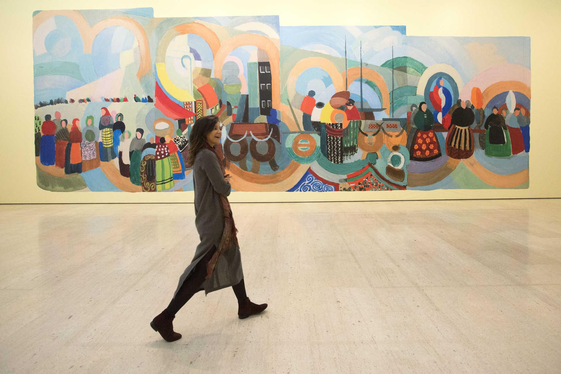 Réplica do mural que Sonia Delaunay criou para a exposição «Arts et des Techniques Appliqués à la Vie Moderne» (Paris, 1937). Matilde Corrêa Mendes (ao centro).