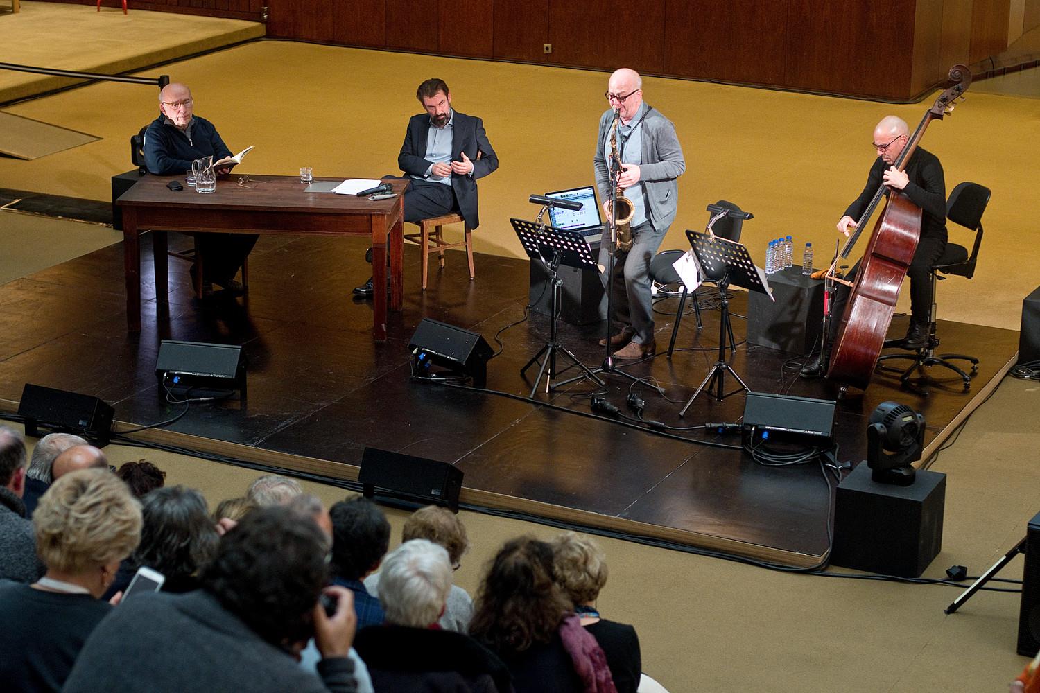 Performance «Leituras e Música». Jorge Silva Melo (à esq.), Fabrizio Gifuni, Carlos Martins (ao centro) e Carlos Barretto (à dir.)