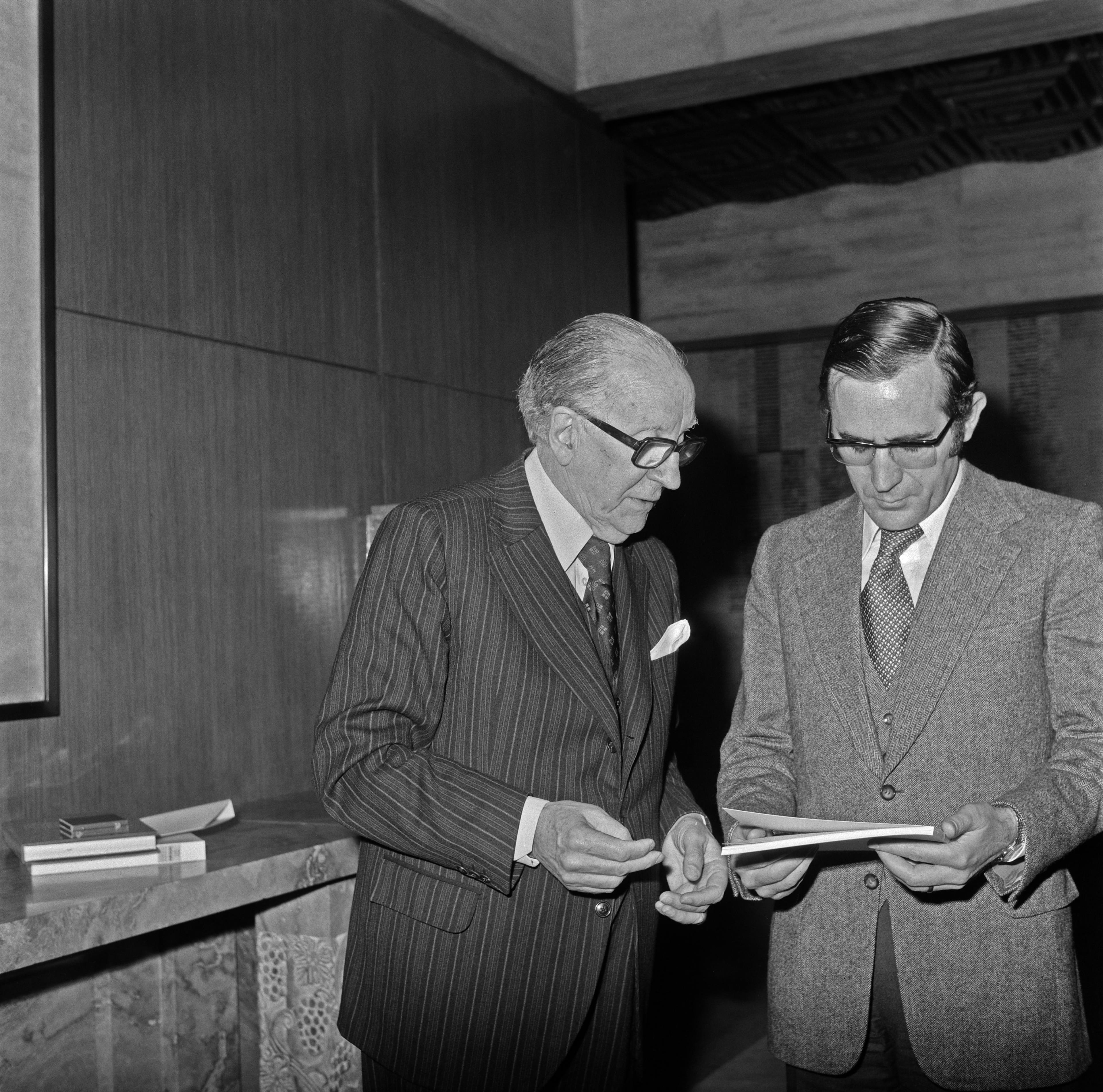 Visita oficial. José de Azeredo Perdigão (ao centro) e António Ramalho Eanes, presidente da República Portuguesa (à dir.)