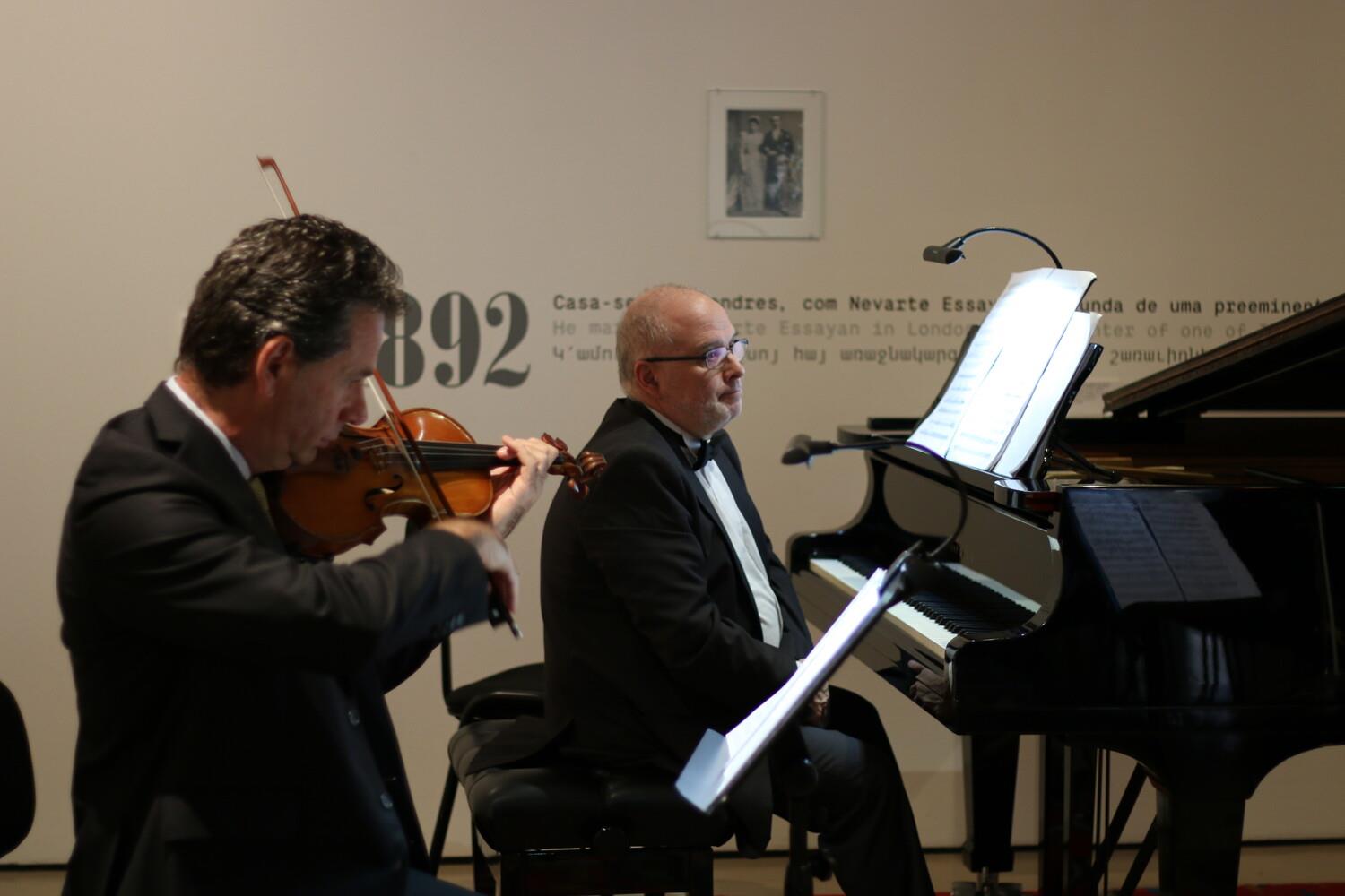 Alexander Stewart (violino) e João Paulo Santos (piano)