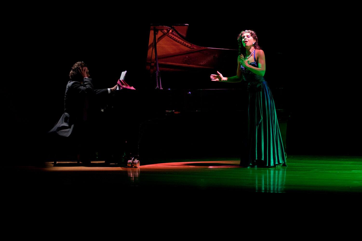 Performance «Castafiore». André Hencleeday (à esq.); Catarina Molder (à dir.)