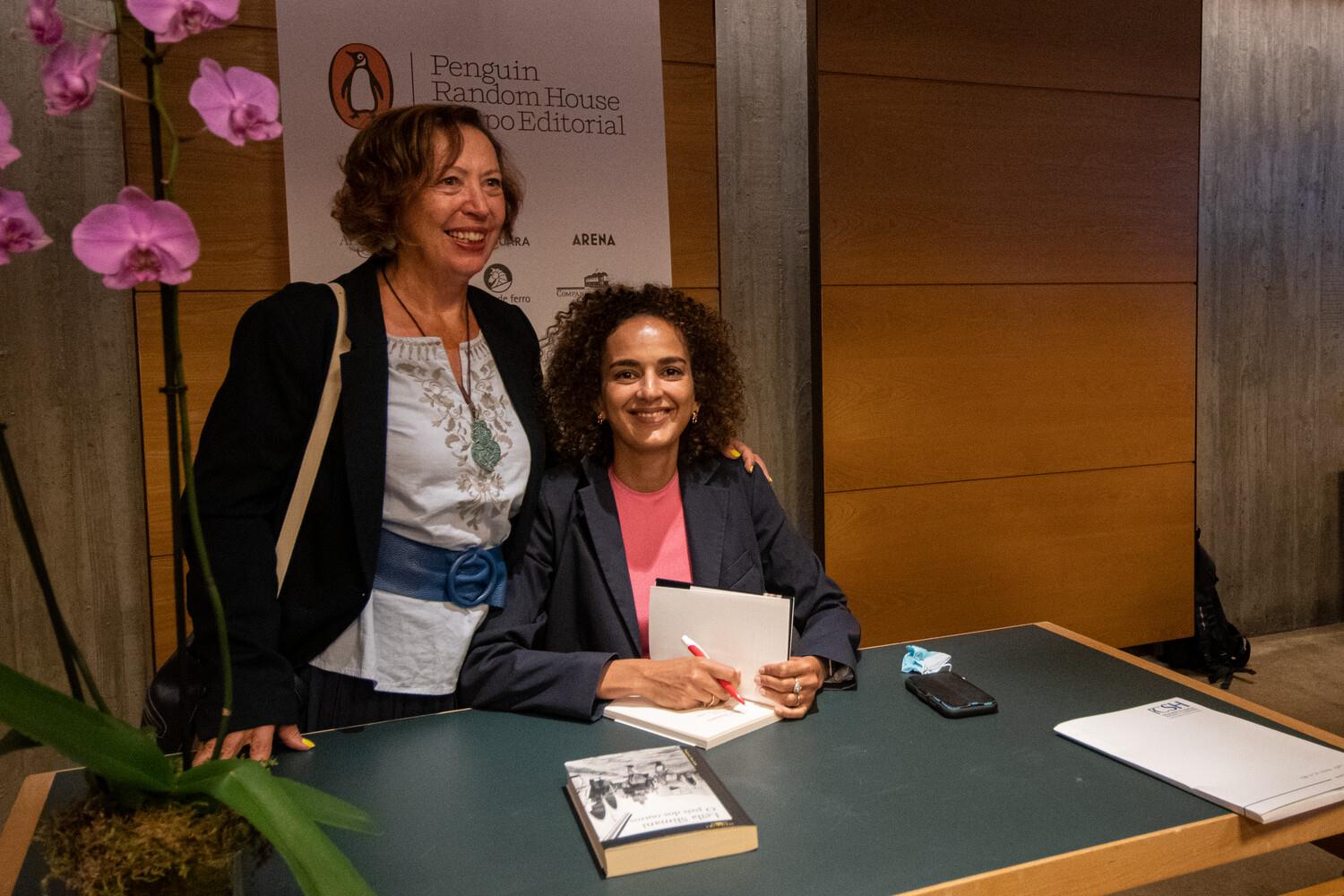 Sessão de autógrafos «À Conversa com Leïla Slimani». Leïla Slimani