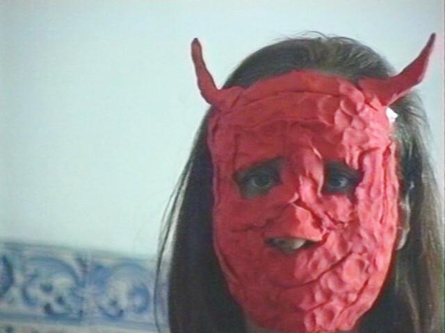 Frame do vídeo de Ana Vidigal, «Domingo à Tarde», 2006 (Col. CAM, Inv. IM33)