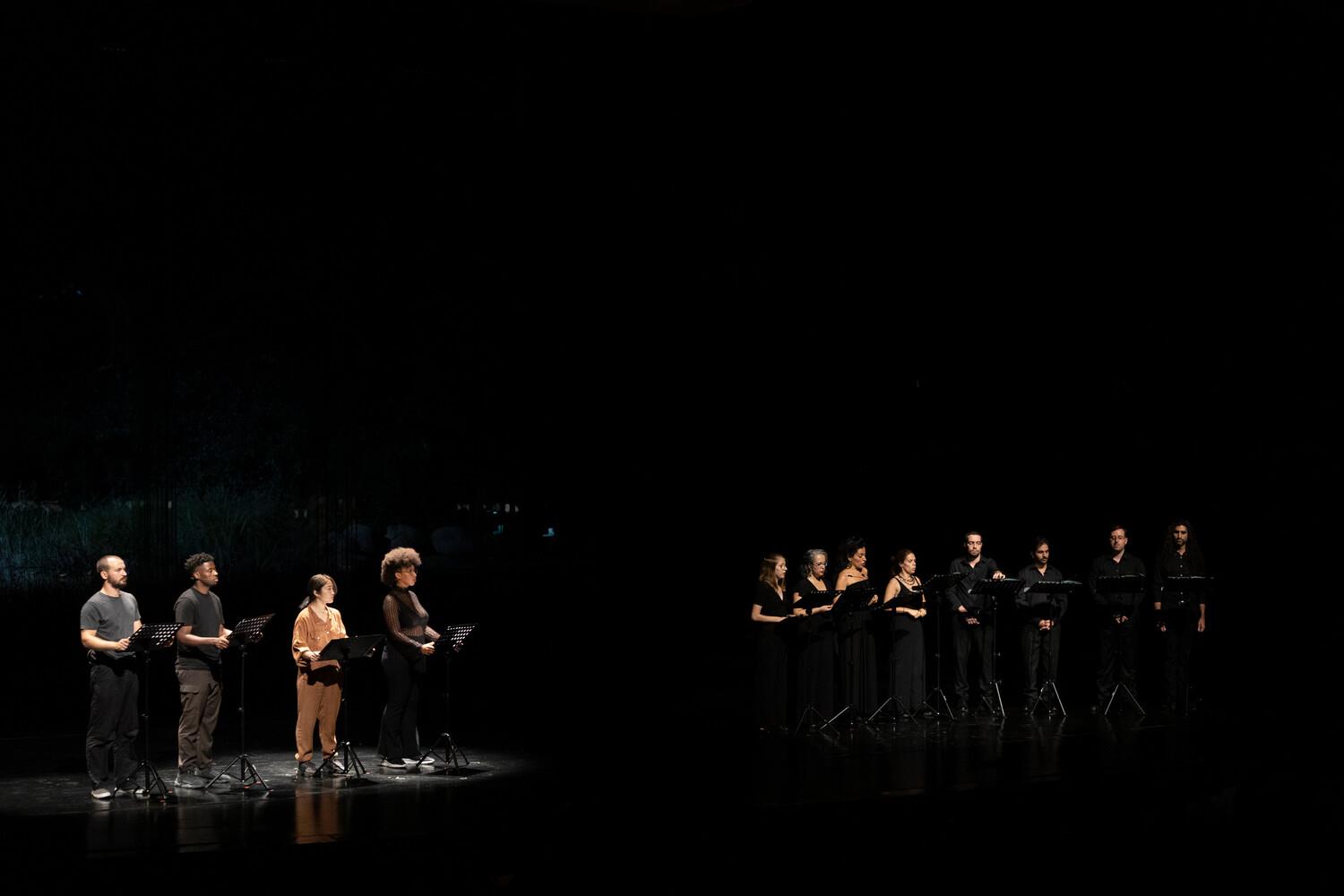 Concerto «Transformer L'Homme». Tomás Moital (à esq.); Mavá José; Noeli Kikuchi; Cire Ndiaye e Coro Gulbenkian (à dir.)