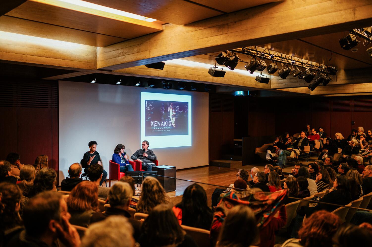 Projeção do documentário «Xenakis Revolução: O Construtor de Sons» (2022), de Stéphane Ghez. Mâkhi Xenakis e Benoît Gibson