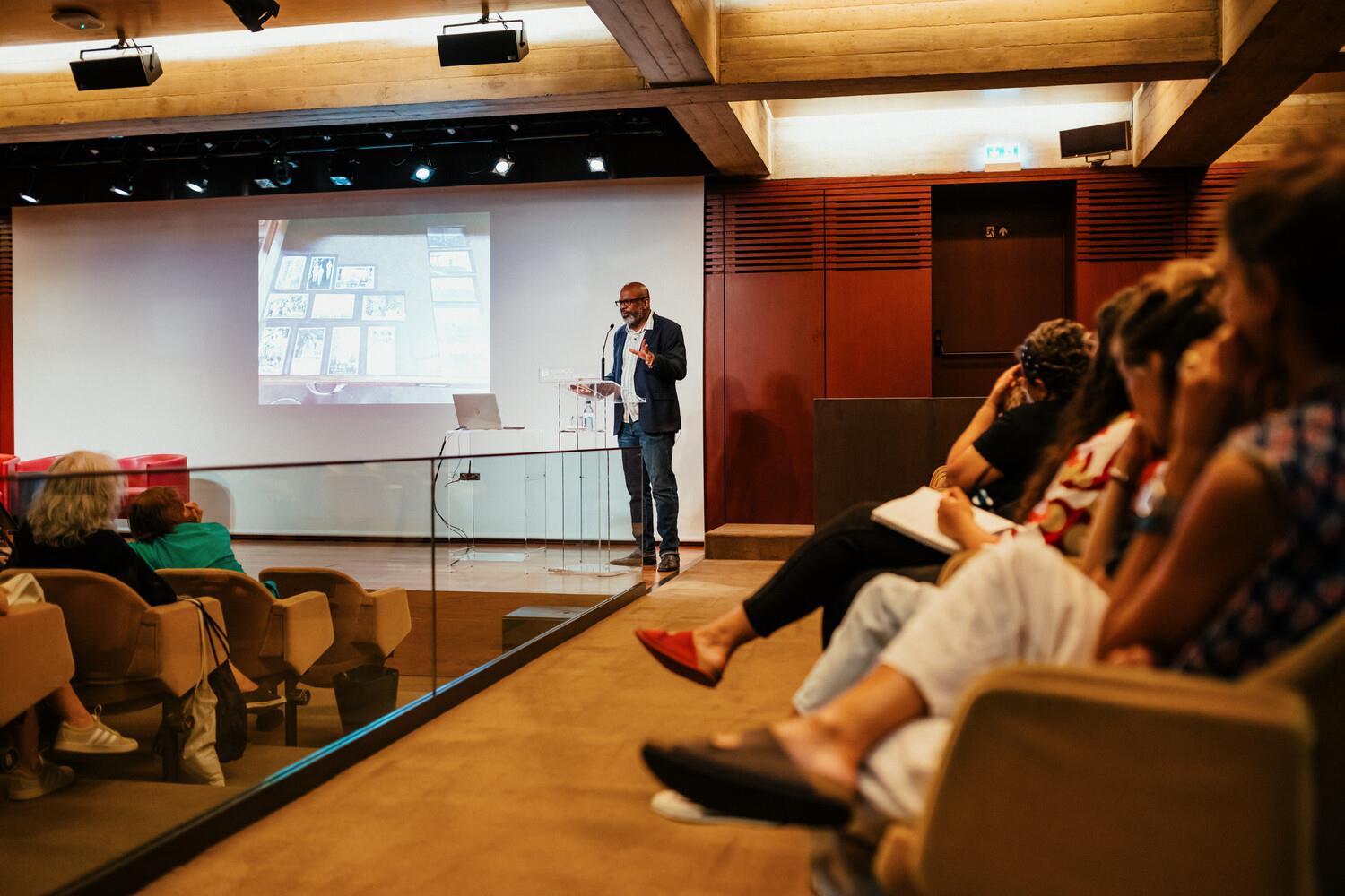 Conferência «Coleções & Colecionar. Novas práticas e práticas artísticas em torno do colecionar». Paul Rucker