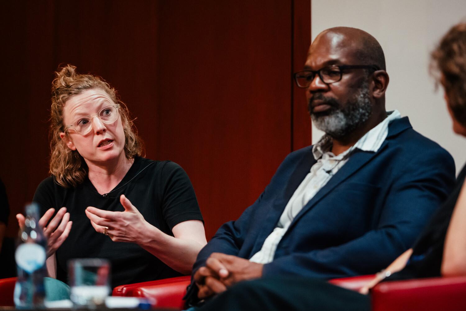 Conferência «Coleções & Colecionar. Novas práticas e práticas artísticas em torno do colecionar». Rose Lejeune e Paul Rucker  (da esq. para a dir.)