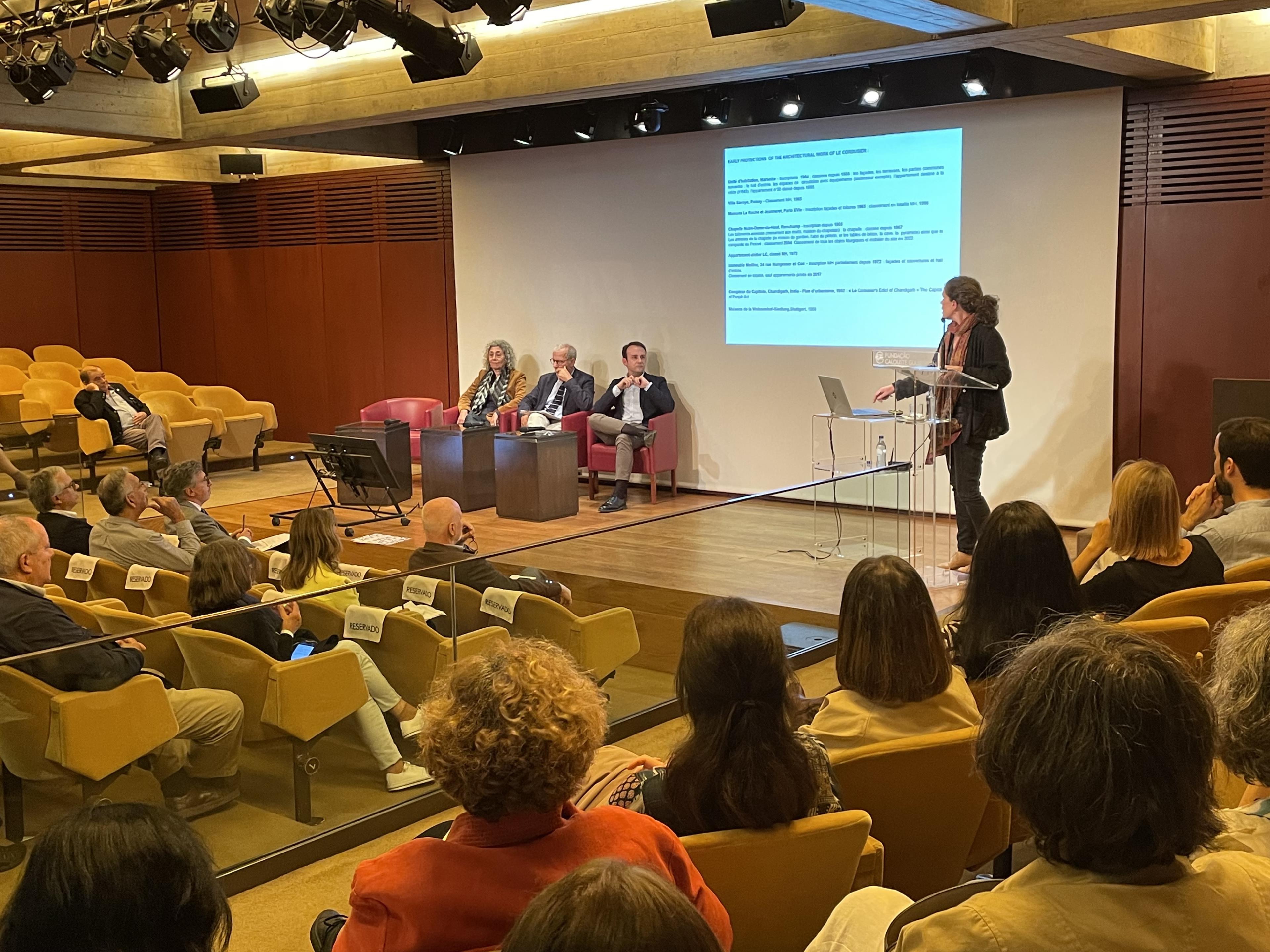 «Colóquio Keeping It Modern». Pamela Jerome; Rui Fernandes Póvoas; Javier Ors Ausin (à esq.); Bénedicte Gandini (à dir)
