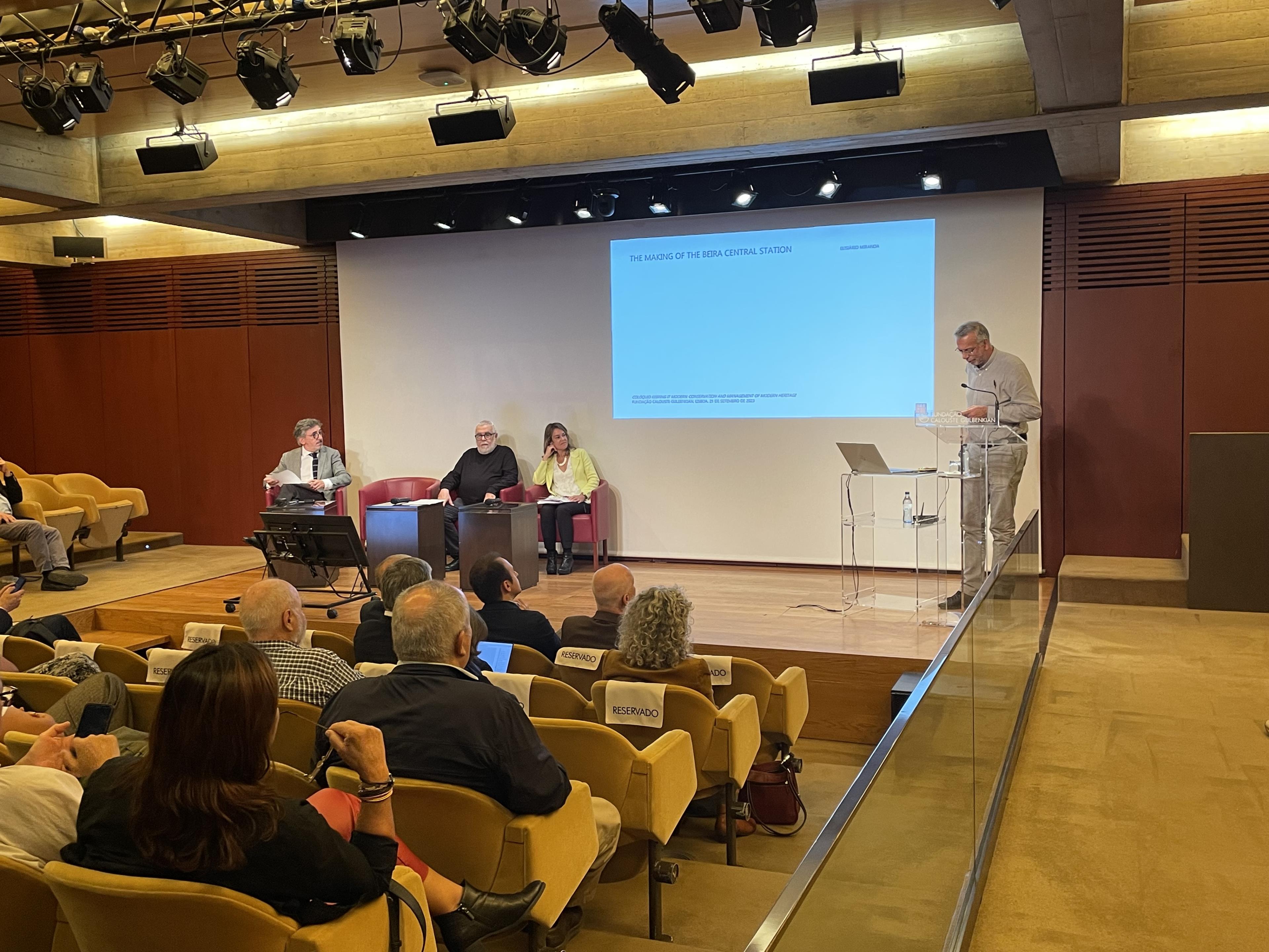 «Colóquio Keeping It Modern». João Vieira; Luis Lage; Teresa Cunha Ferreira (à esq.); Elisiário Miranda (à dir)