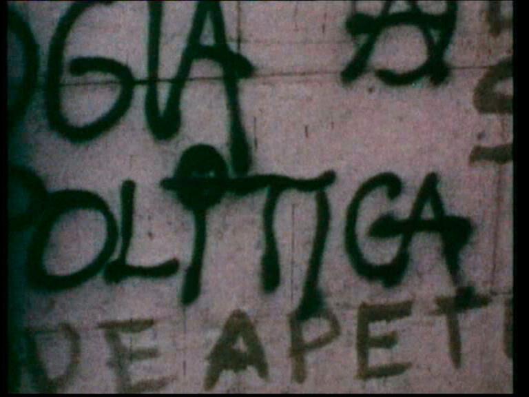 Frames do vídeo de Ana Hatherly, «Revolução», 1975 (Col. CAM, Inv. IM12)