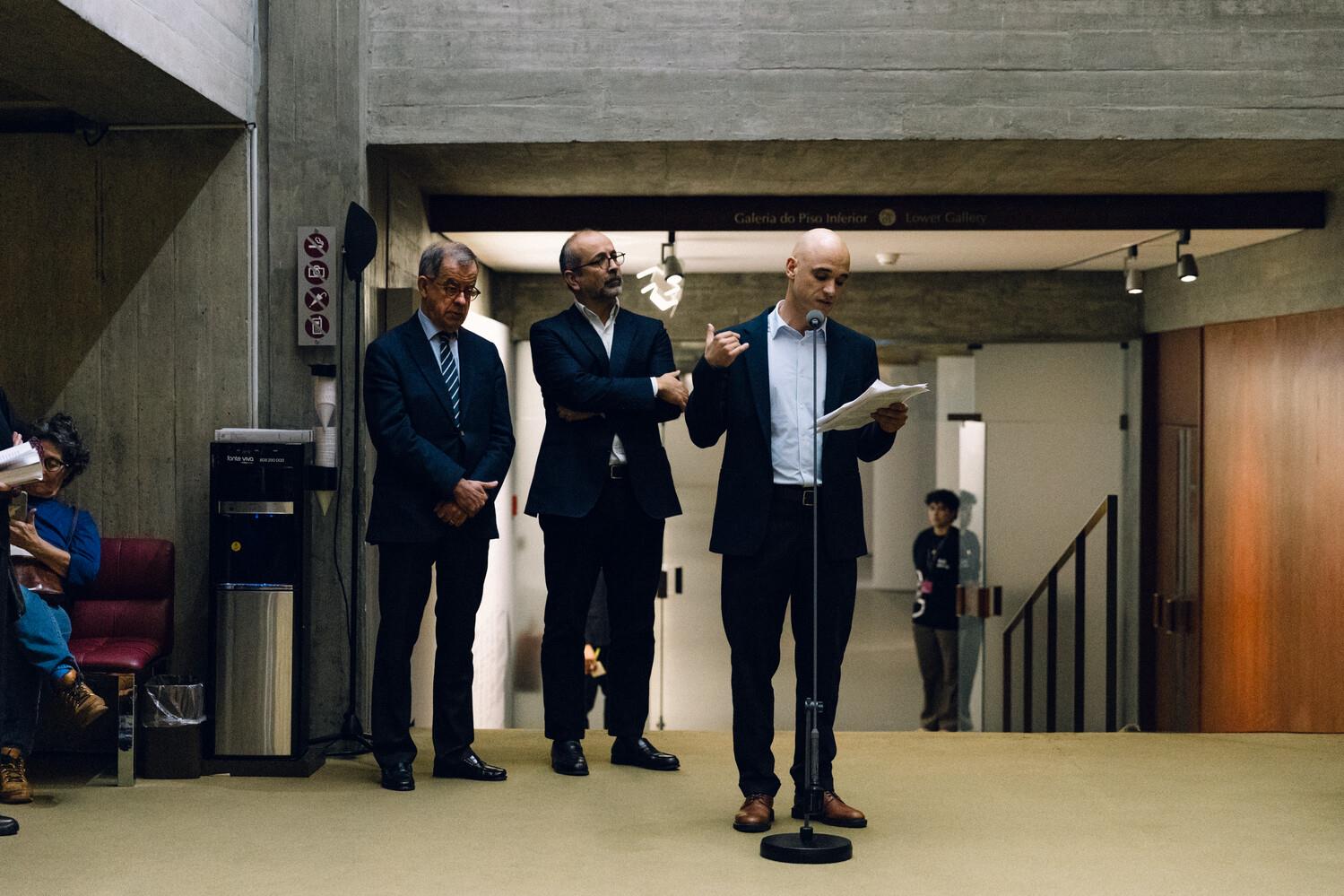 Carlos Manuel Oliveira (à frente), Guilherme d´Oliveira Martins e Miguel Magalhães