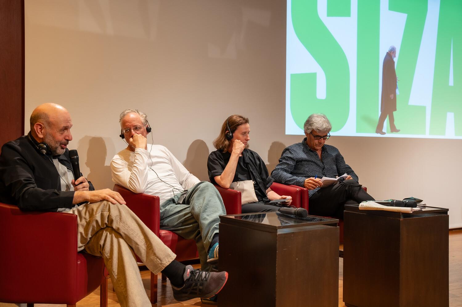 Conversa «Pensar Siza Vieira». Carlos Quintáns, Jan De Vylder, Maruša Zorec, Juan Domingo Santos (da esq. para a dir.)
